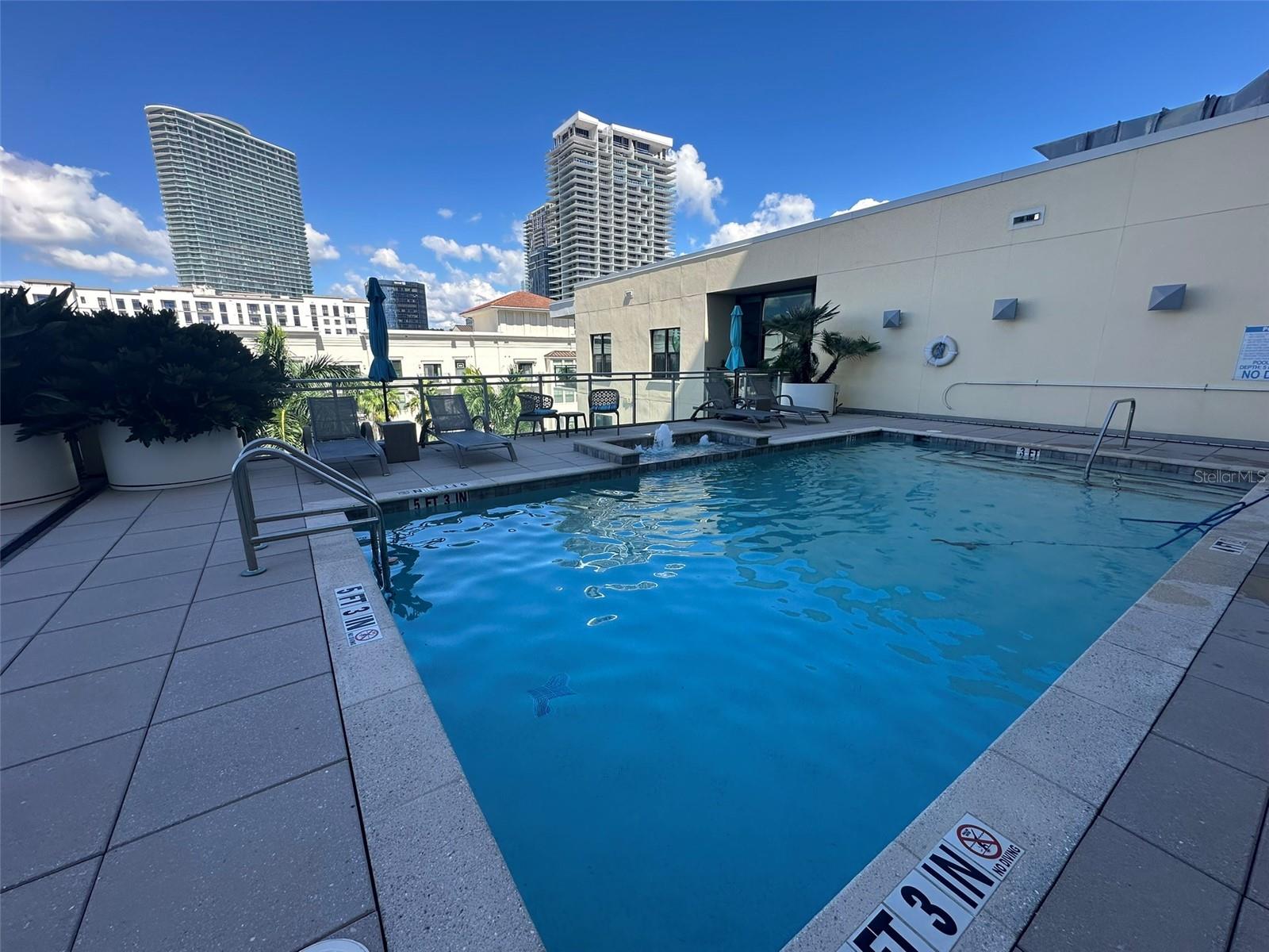 400 4TH Ave #1207 ST PETERSBURG, FL 33701
