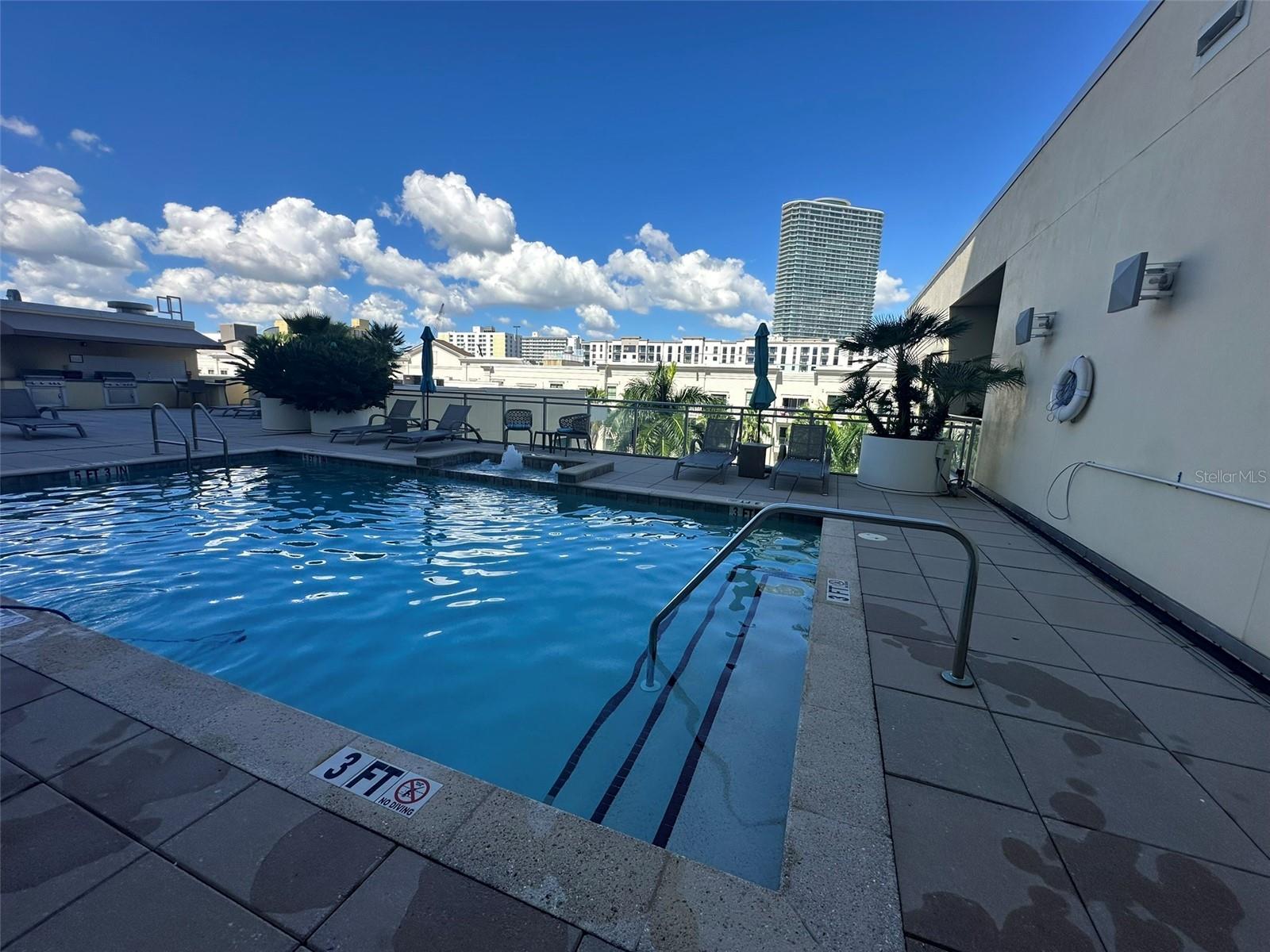 400 4TH Ave #1207 ST PETERSBURG, FL 33701