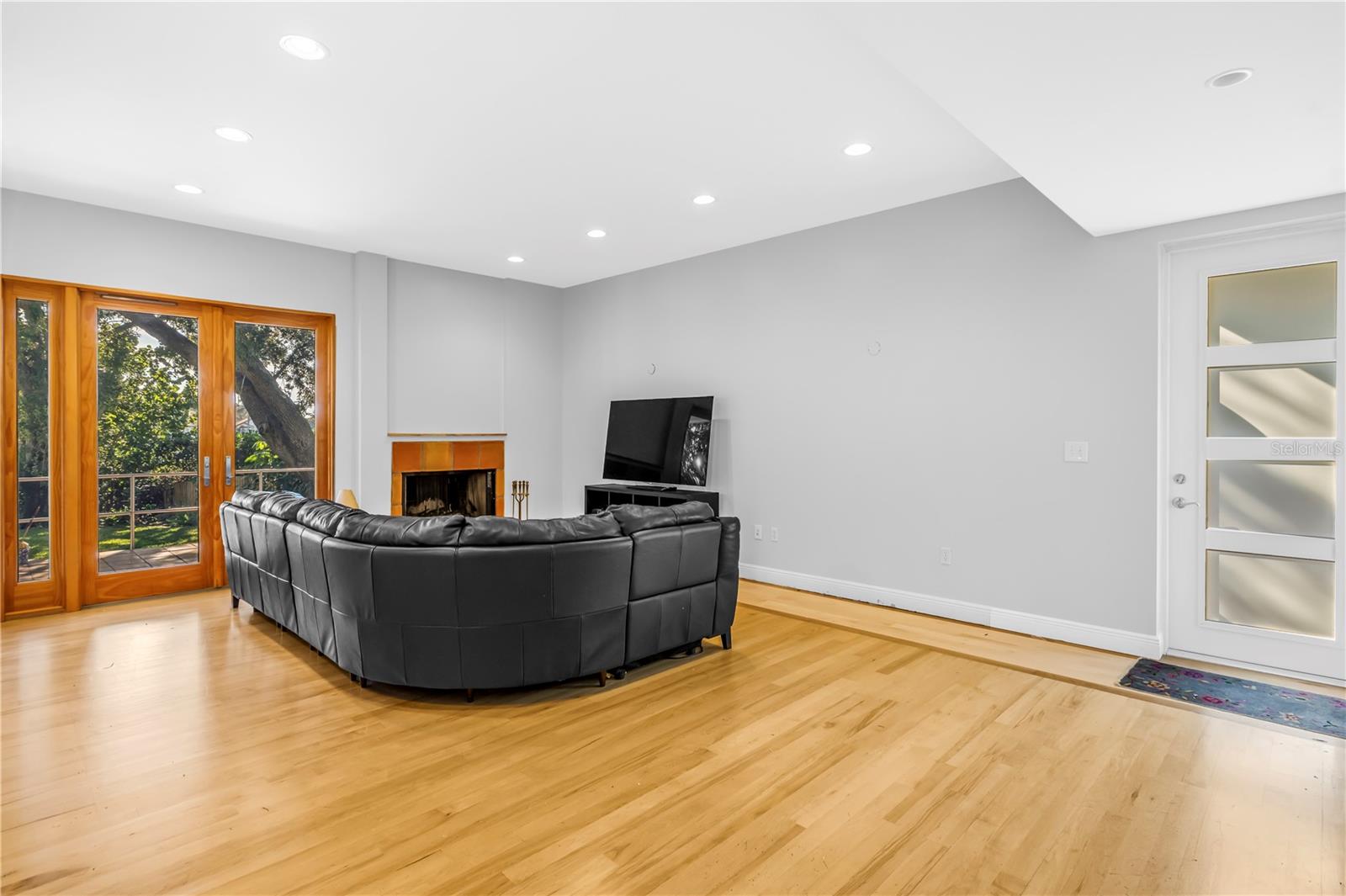 838 MONTEREY Blvd ST PETERSBURG, FL 33704