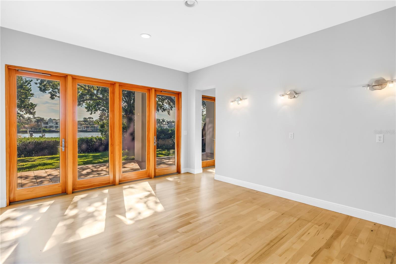 838 MONTEREY Blvd ST PETERSBURG, FL 33704