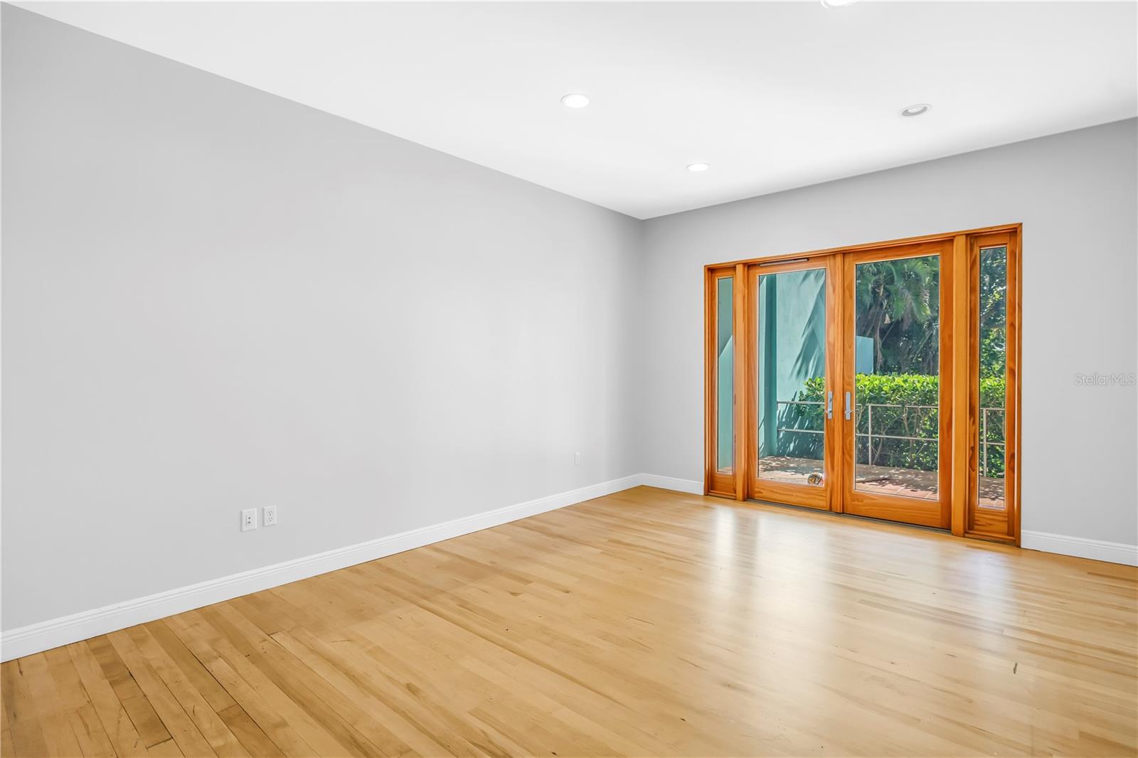 838 MONTEREY Blvd ST PETERSBURG, FL 33704