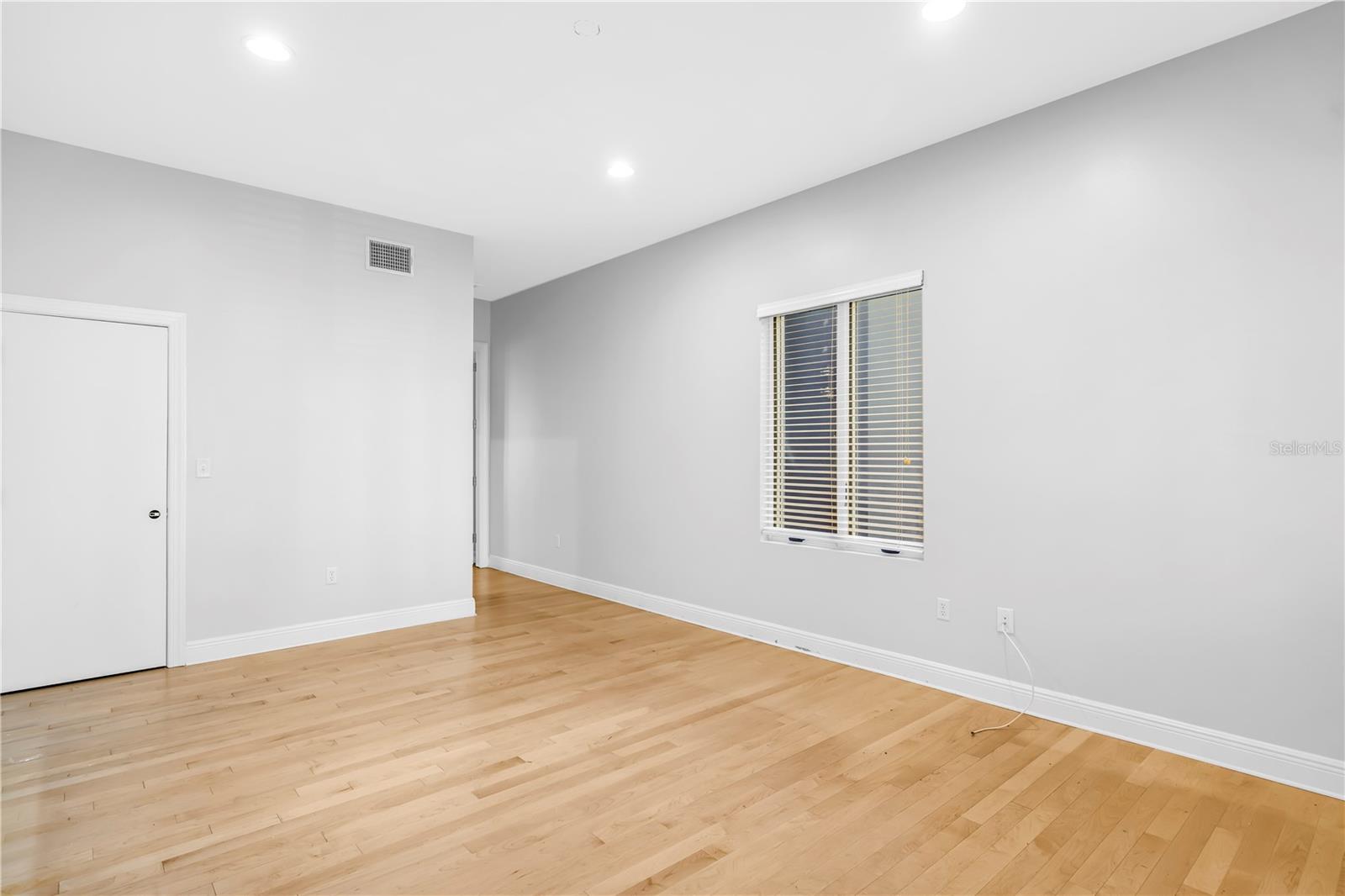 838 MONTEREY Blvd ST PETERSBURG, FL 33704