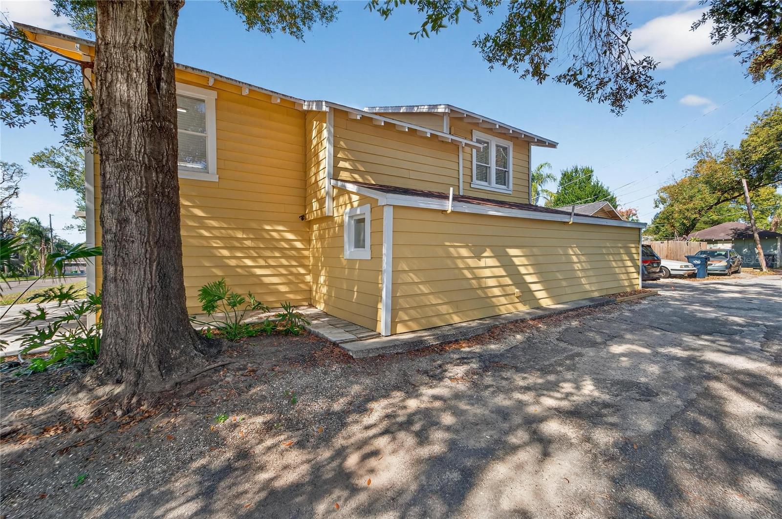 206 E FRIERSON Ave TAMPA, FL 33603