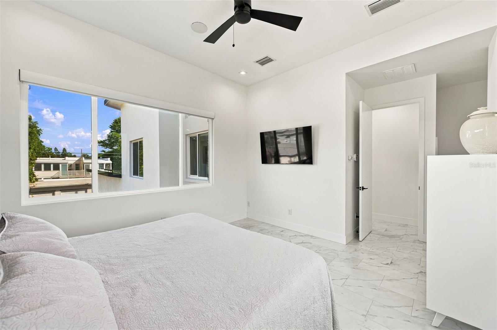 2423 2ND Ave ST PETERSBURG, FL 33713