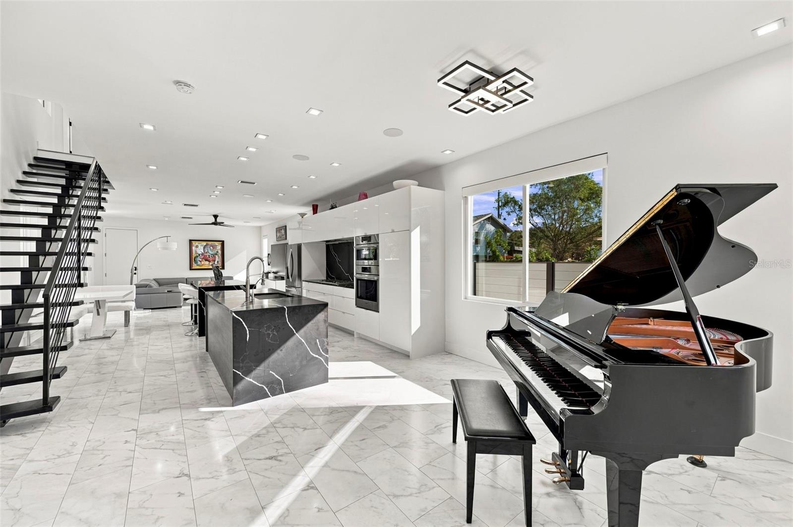 2423 2ND Ave ST PETERSBURG, FL 33713