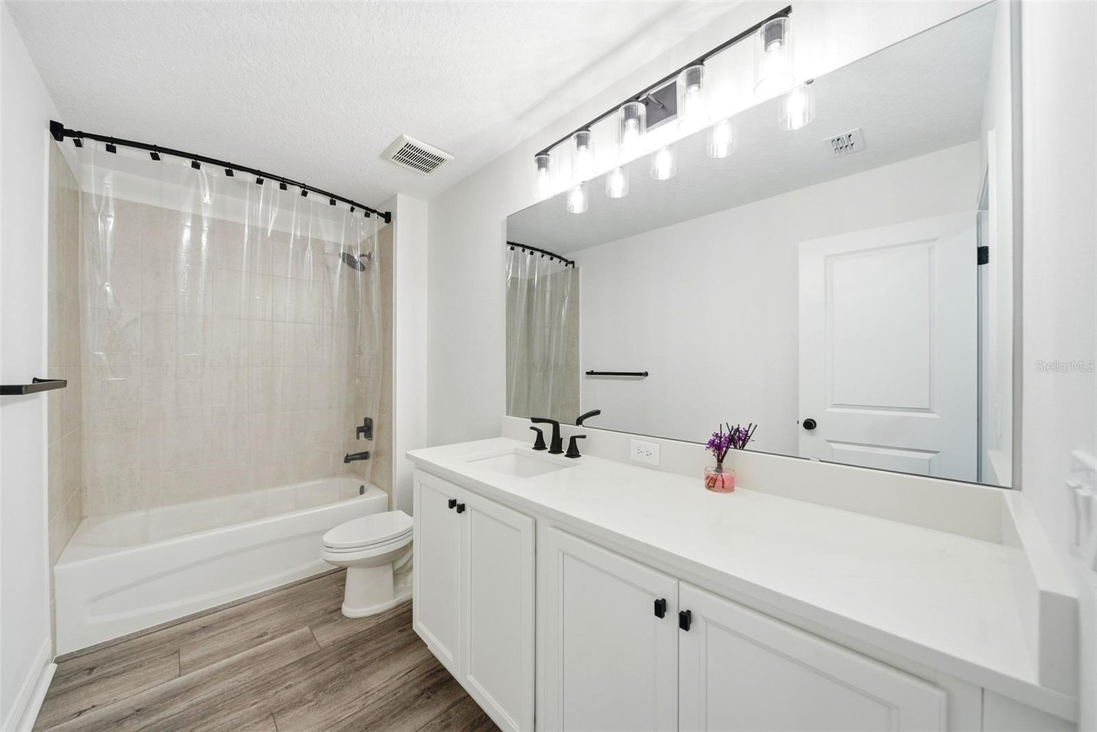 9211 WAVERLY Walk Dr ORLANDO, FL 32817