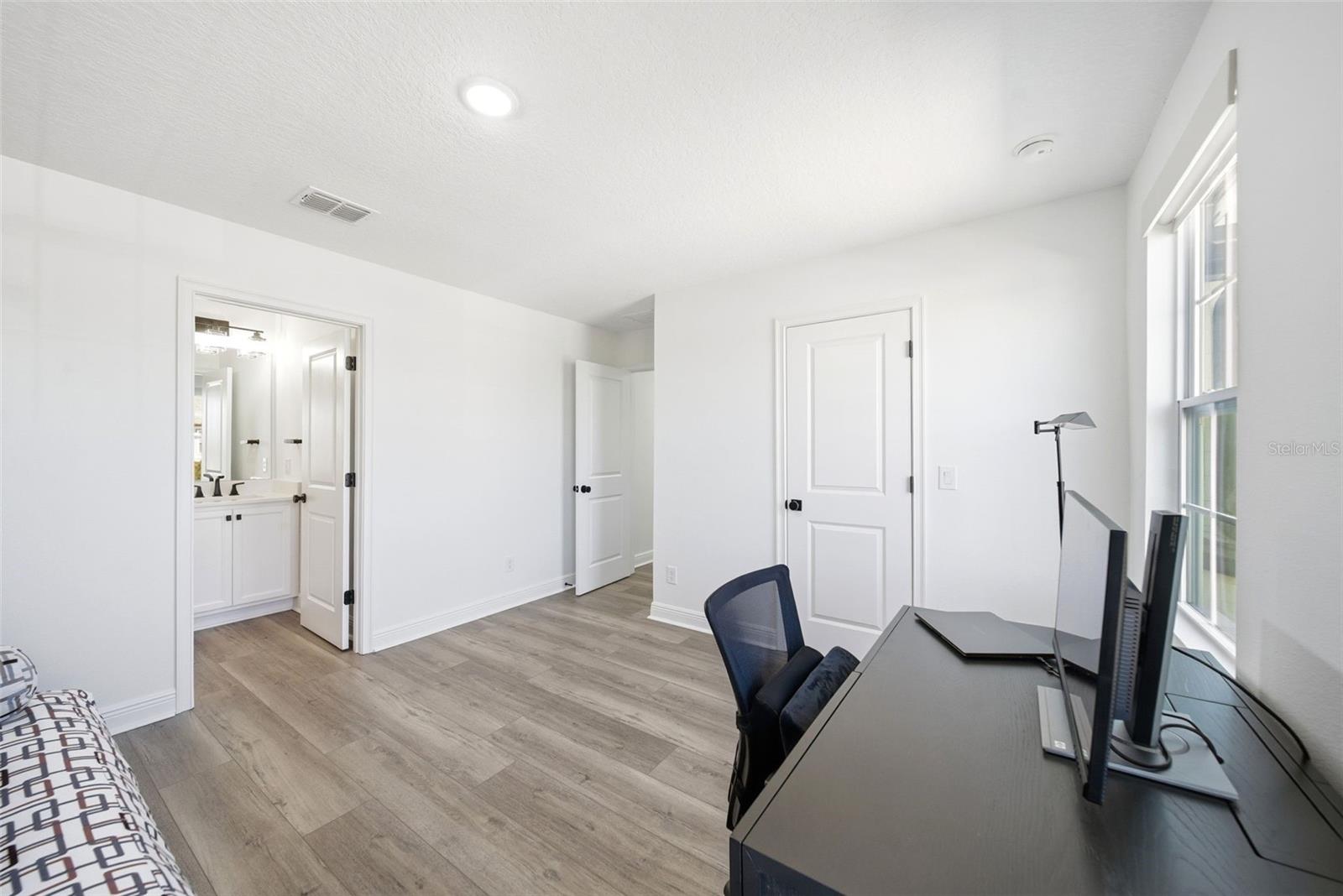 9211 WAVERLY Walk Dr ORLANDO, FL 32817