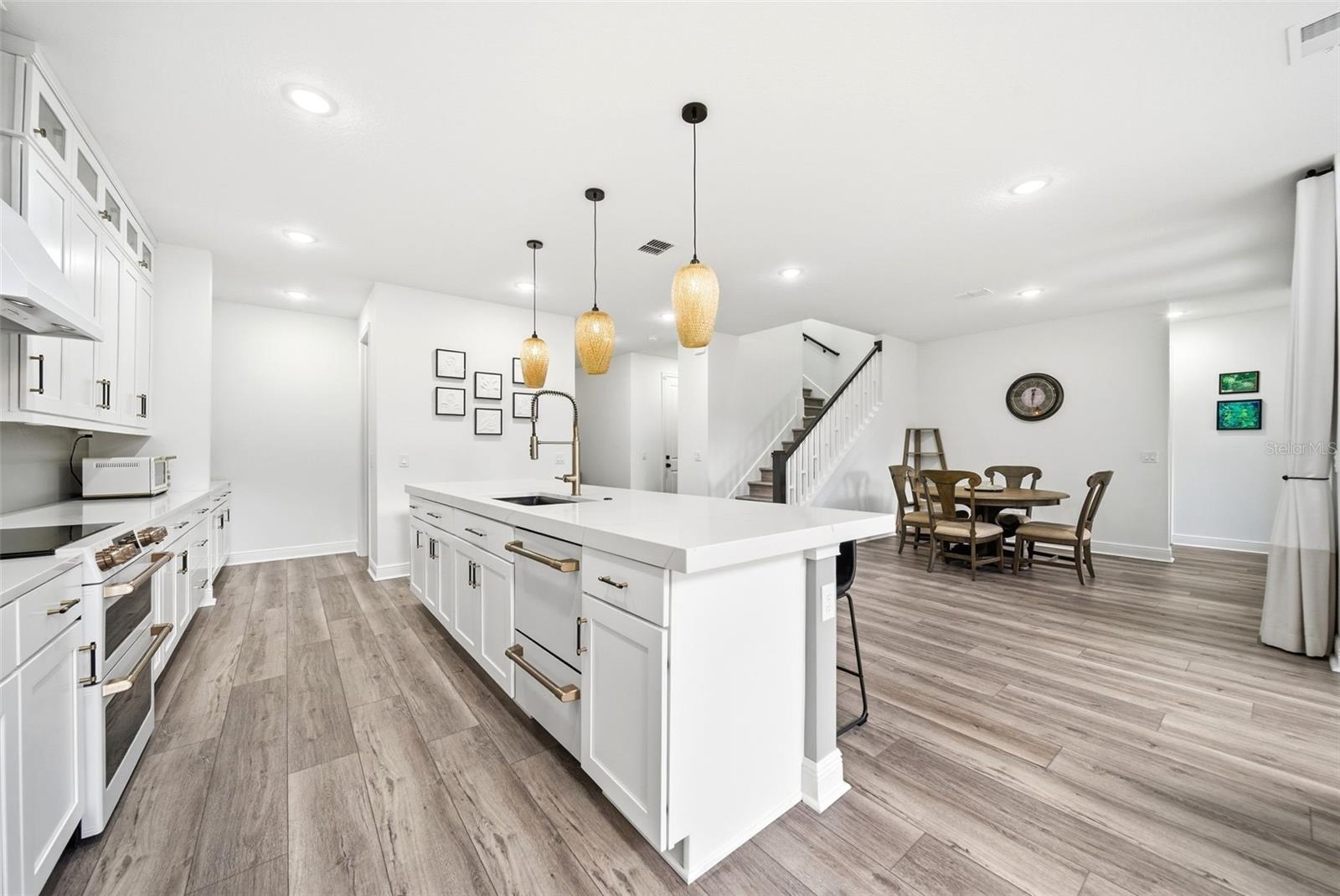 9211 WAVERLY Walk Dr ORLANDO, FL 32817