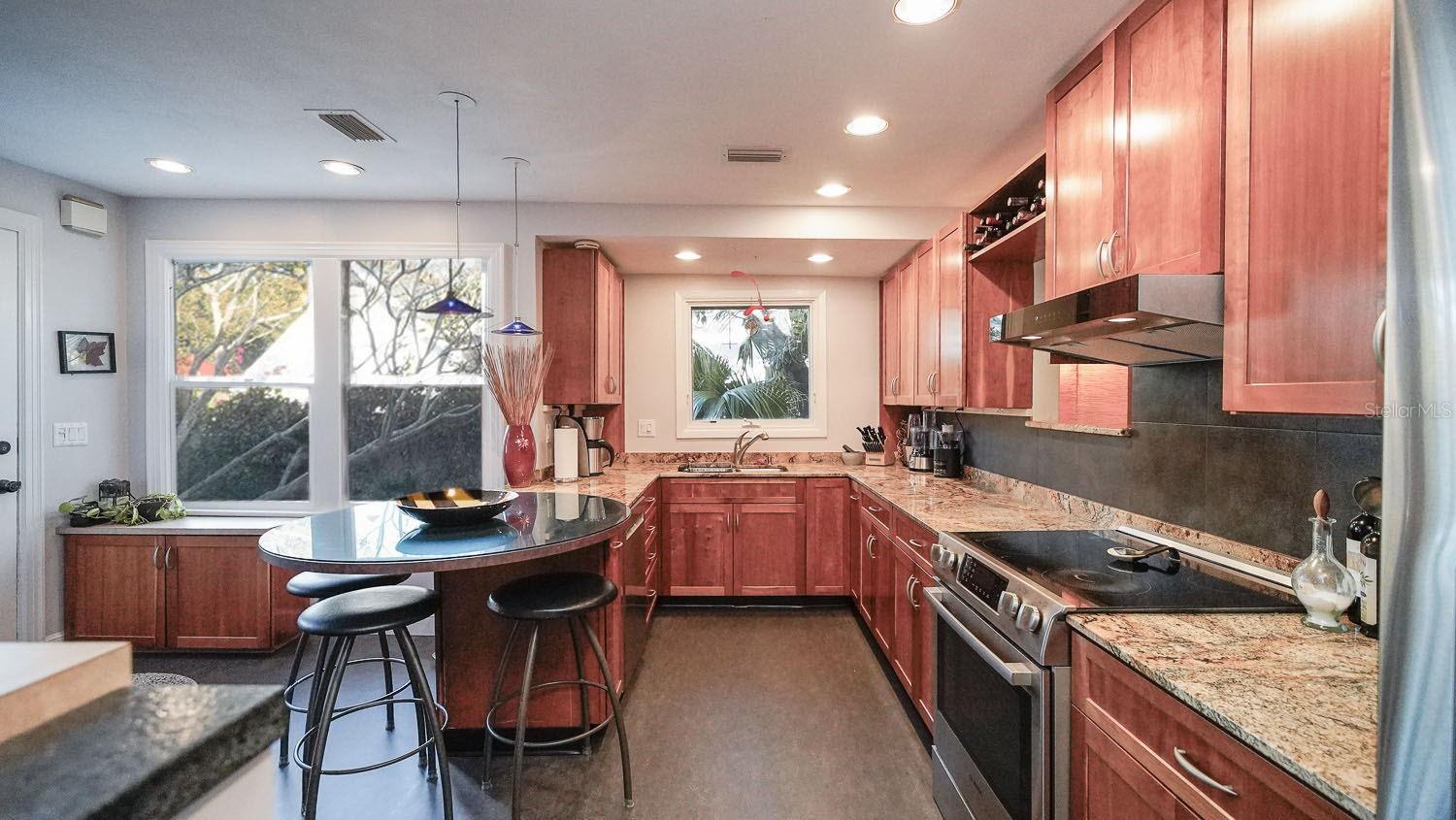 115 21ST Ave ST PETERSBURG, FL 33704