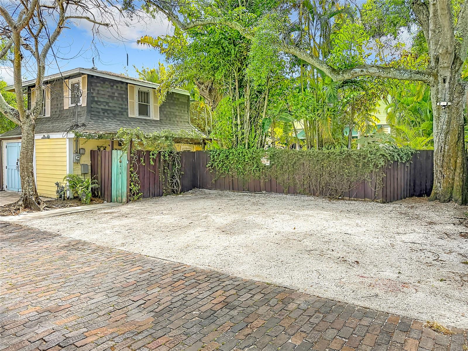 315 8TH Ave ST PETERSBURG, FL 33701