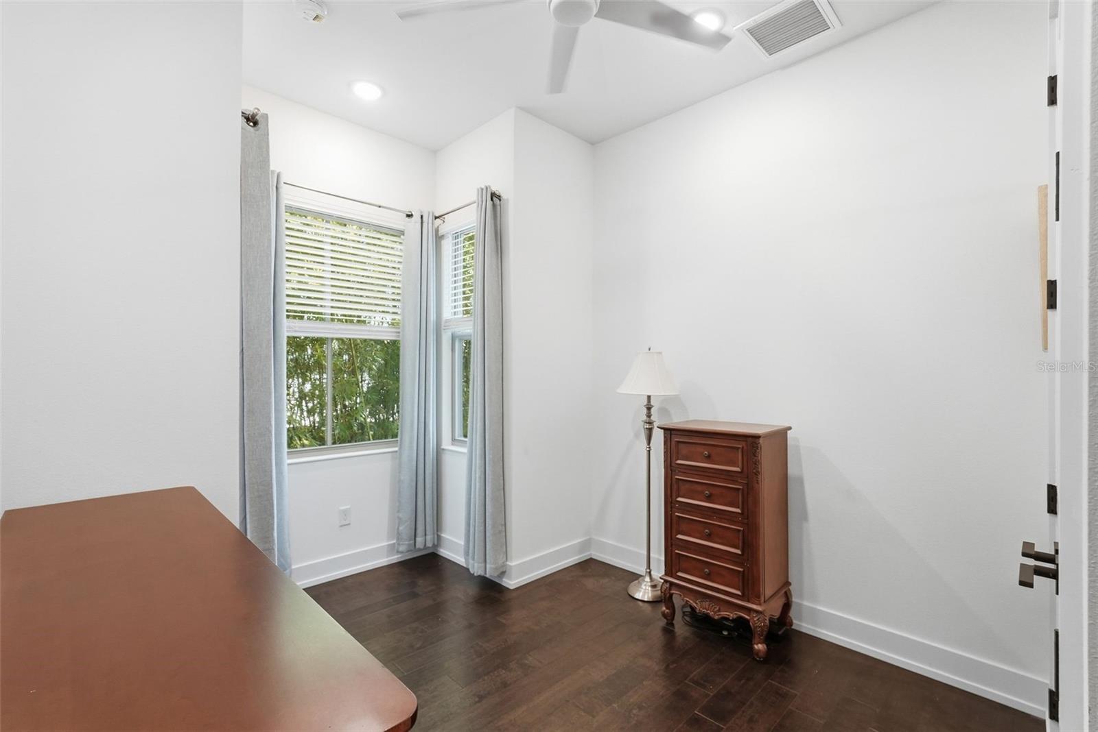 1208 5TH St ST PETERSBURG, FL 33701