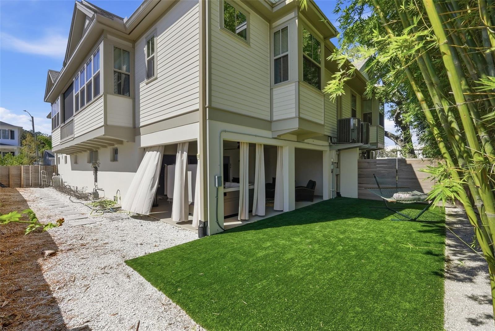 1208 5TH St ST PETERSBURG, FL 33701