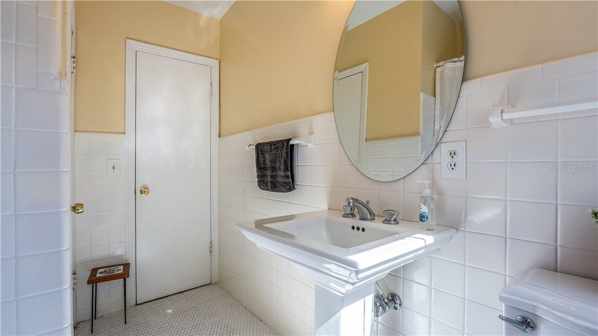 2014 NEWMAN St ORLANDO, FL 32803