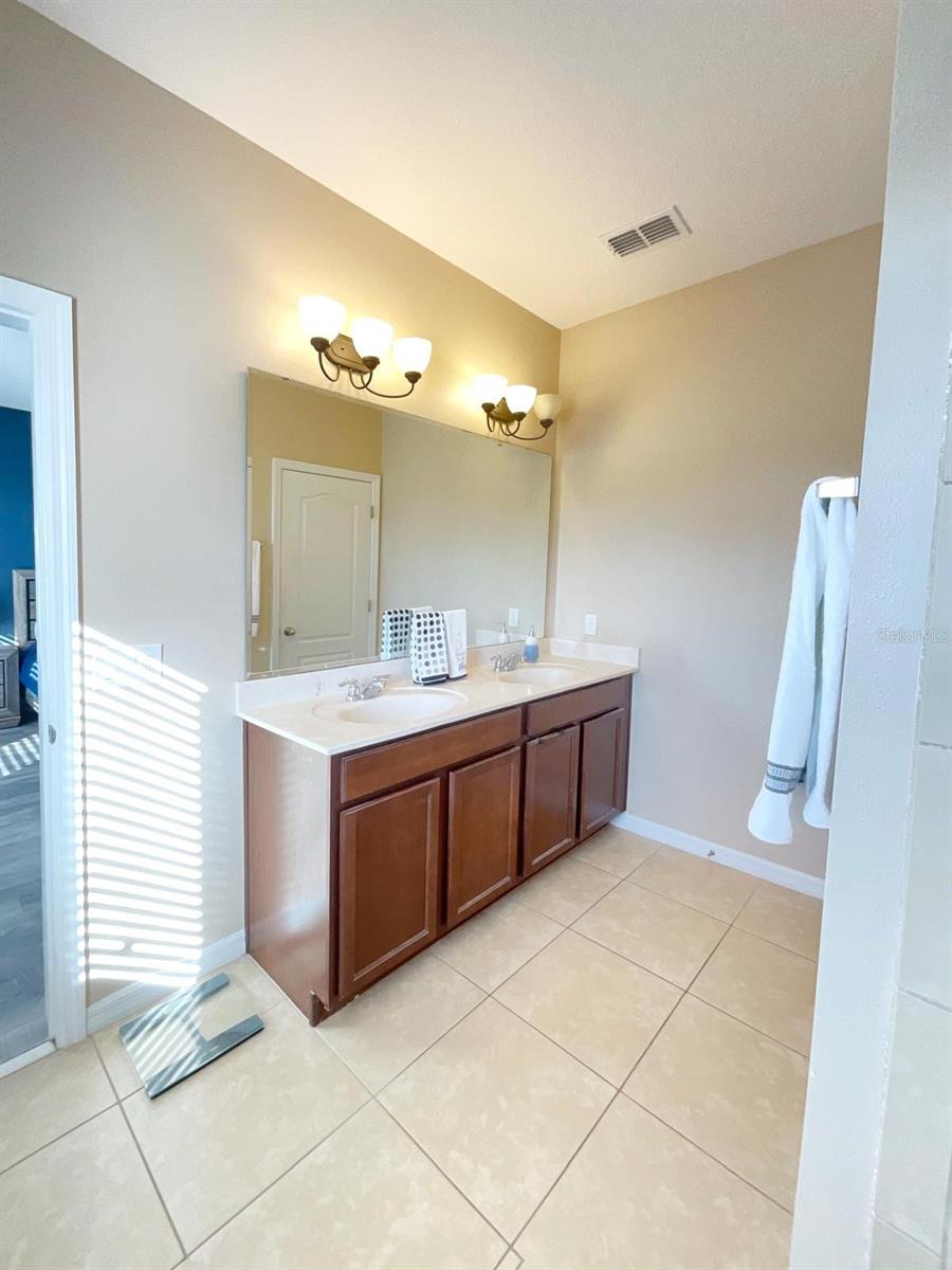 1608 MOHEGAN Blvd KISSIMMEE, FL 34744