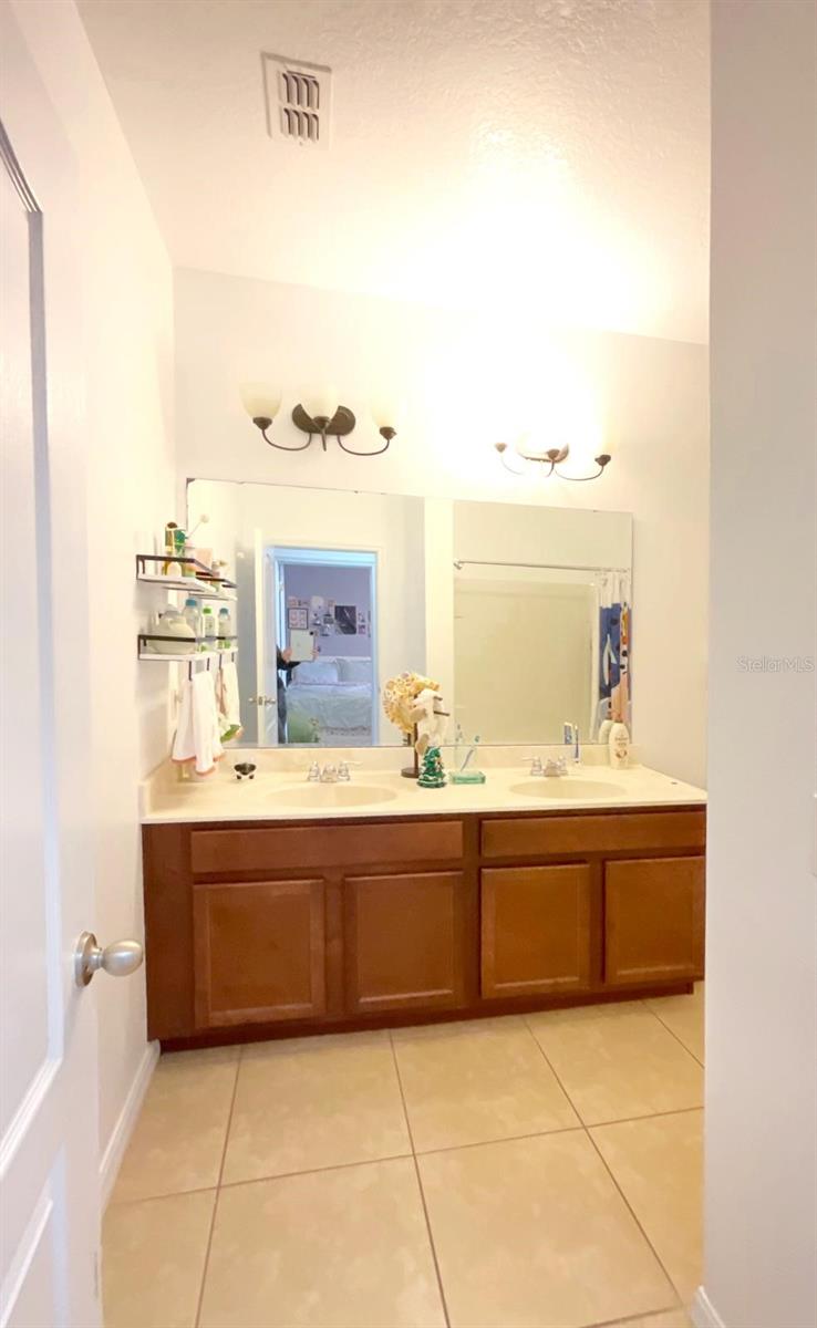 1608 MOHEGAN Blvd KISSIMMEE, FL 34744