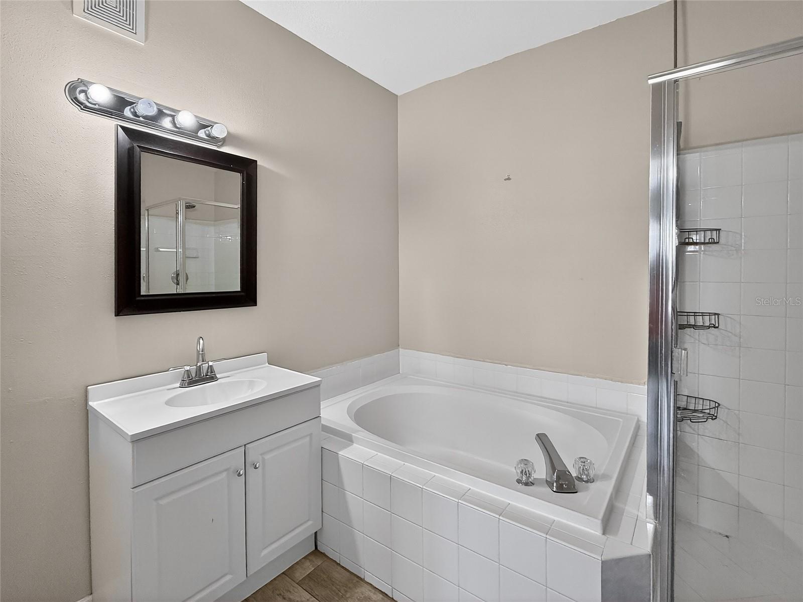 16305 ENCLAVE Vlg Dr #102 TAMPA, FL 33647