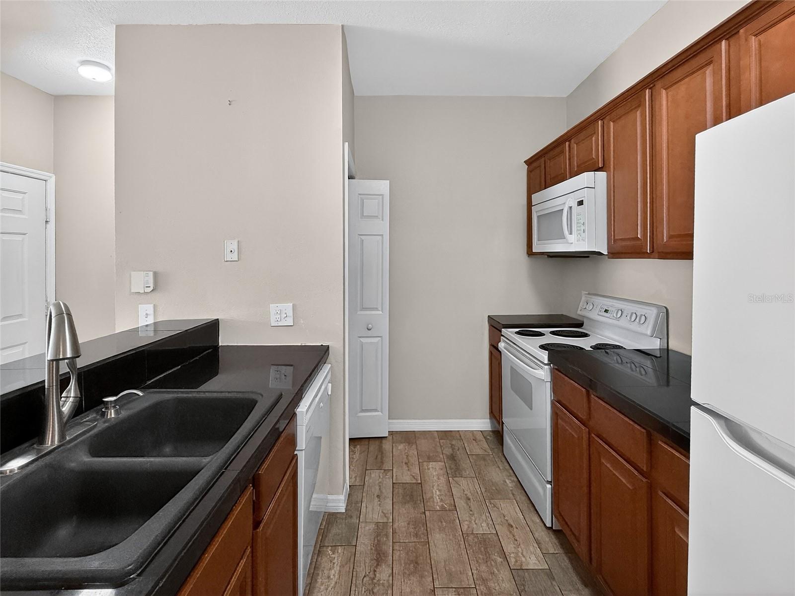 16305 ENCLAVE Vlg Dr #102 TAMPA, FL 33647