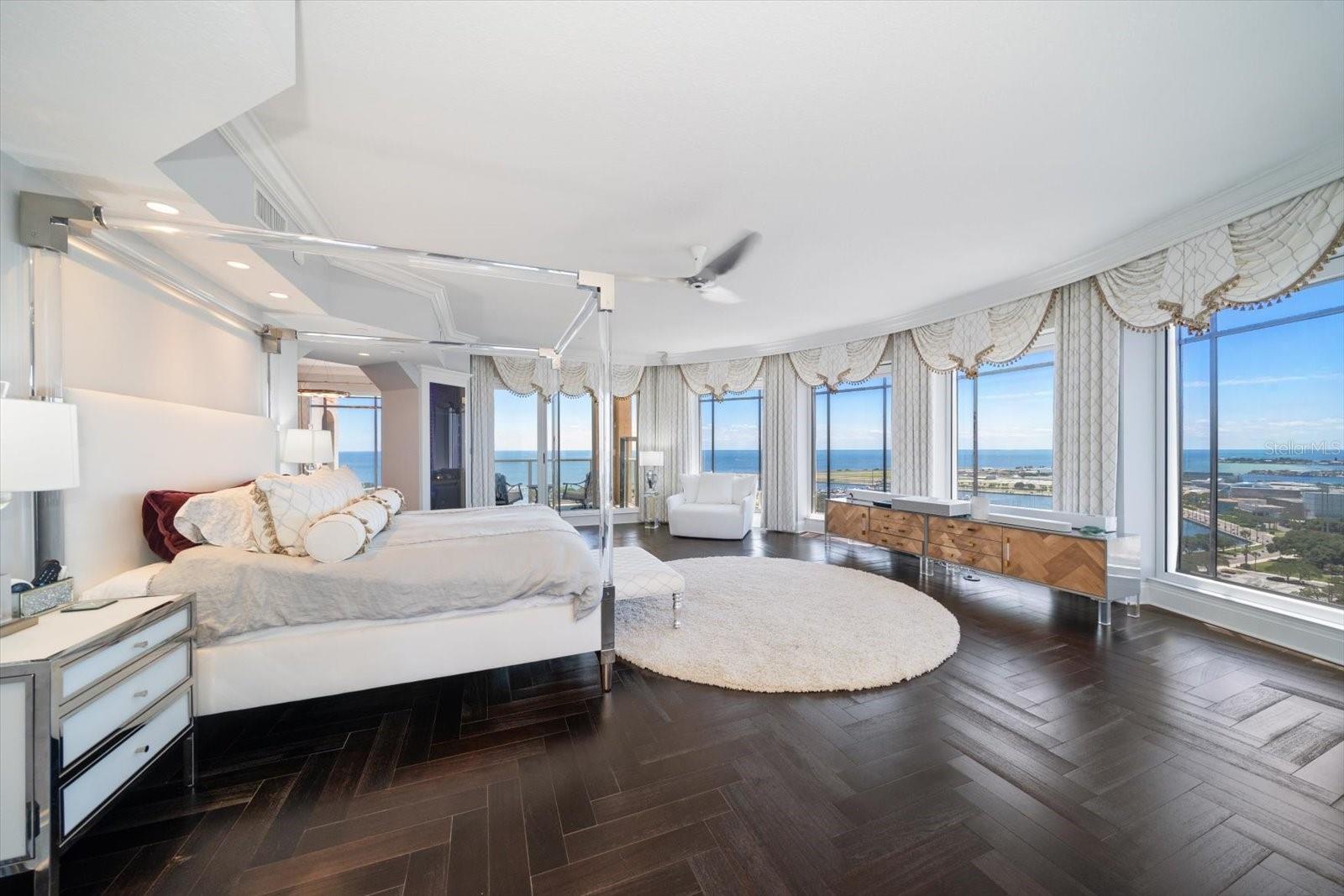 100 Bch Dr #1900 ST PETERSBURG, FL 33701