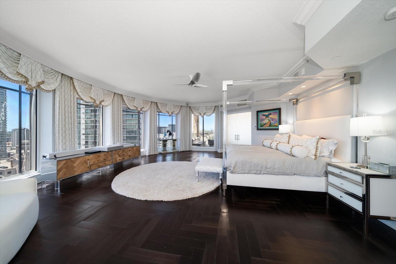 100 Bch Dr #1900 ST PETERSBURG, FL 33701