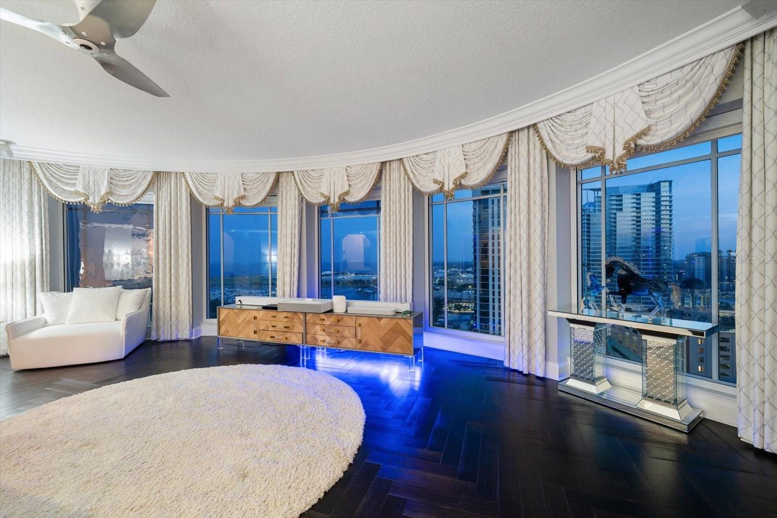 100 Bch Dr #1900 ST PETERSBURG, FL 33701