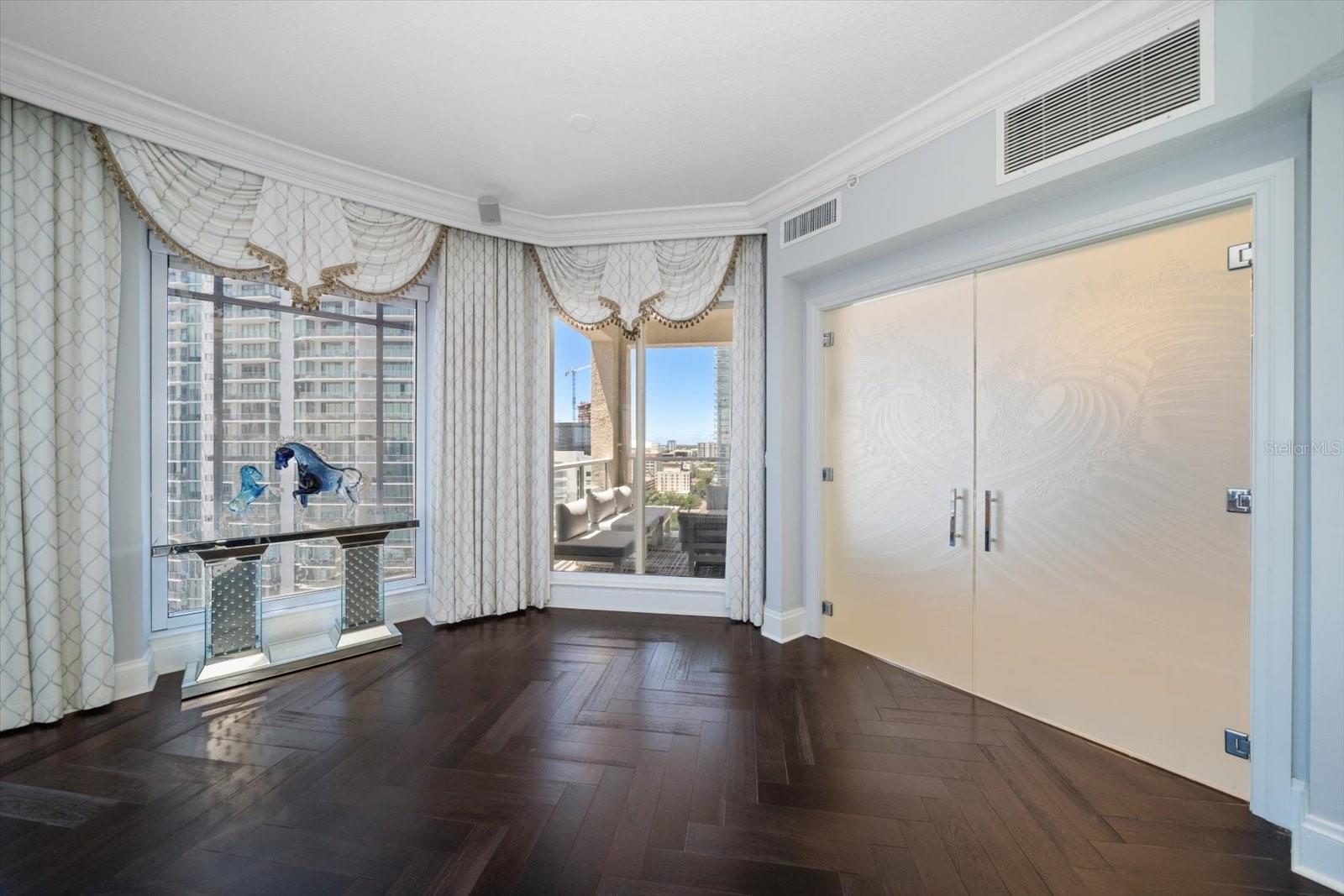 100 Bch Dr #1900 ST PETERSBURG, FL 33701