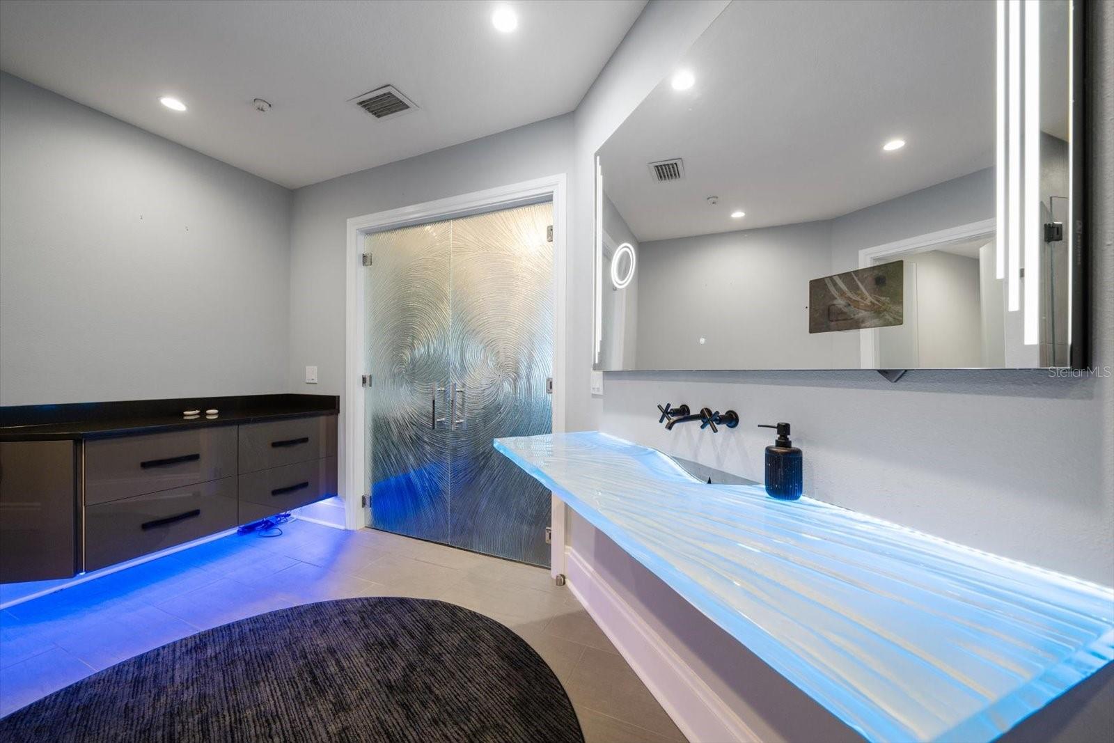 100 Bch Dr #1900 ST PETERSBURG, FL 33701