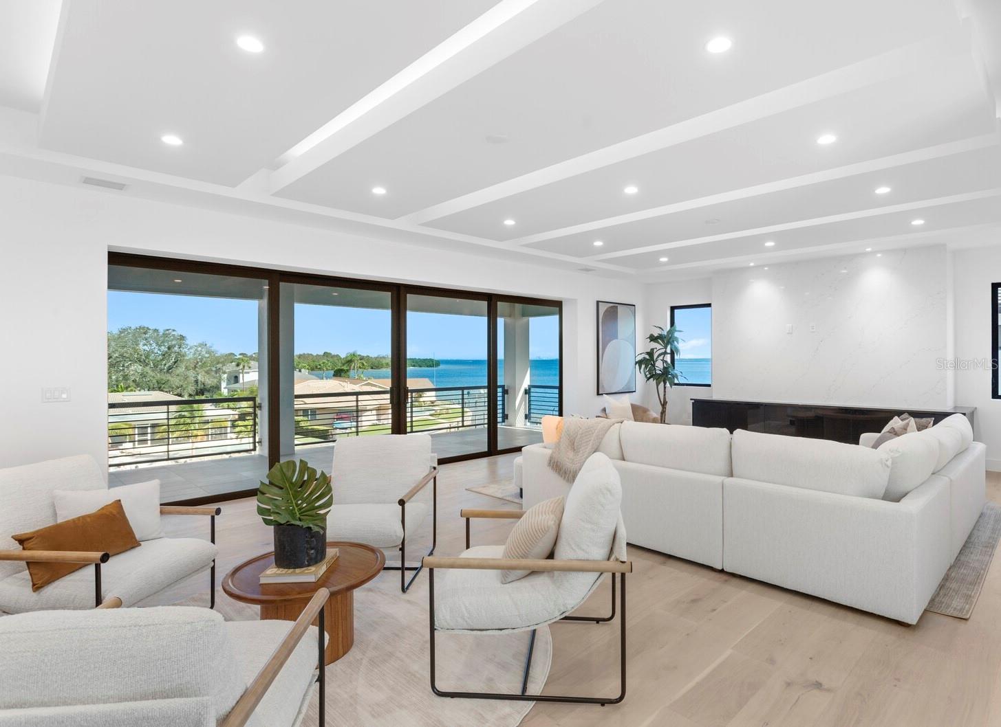 2081 MICHIGAN Ave ST PETERSBURG, FL 33703