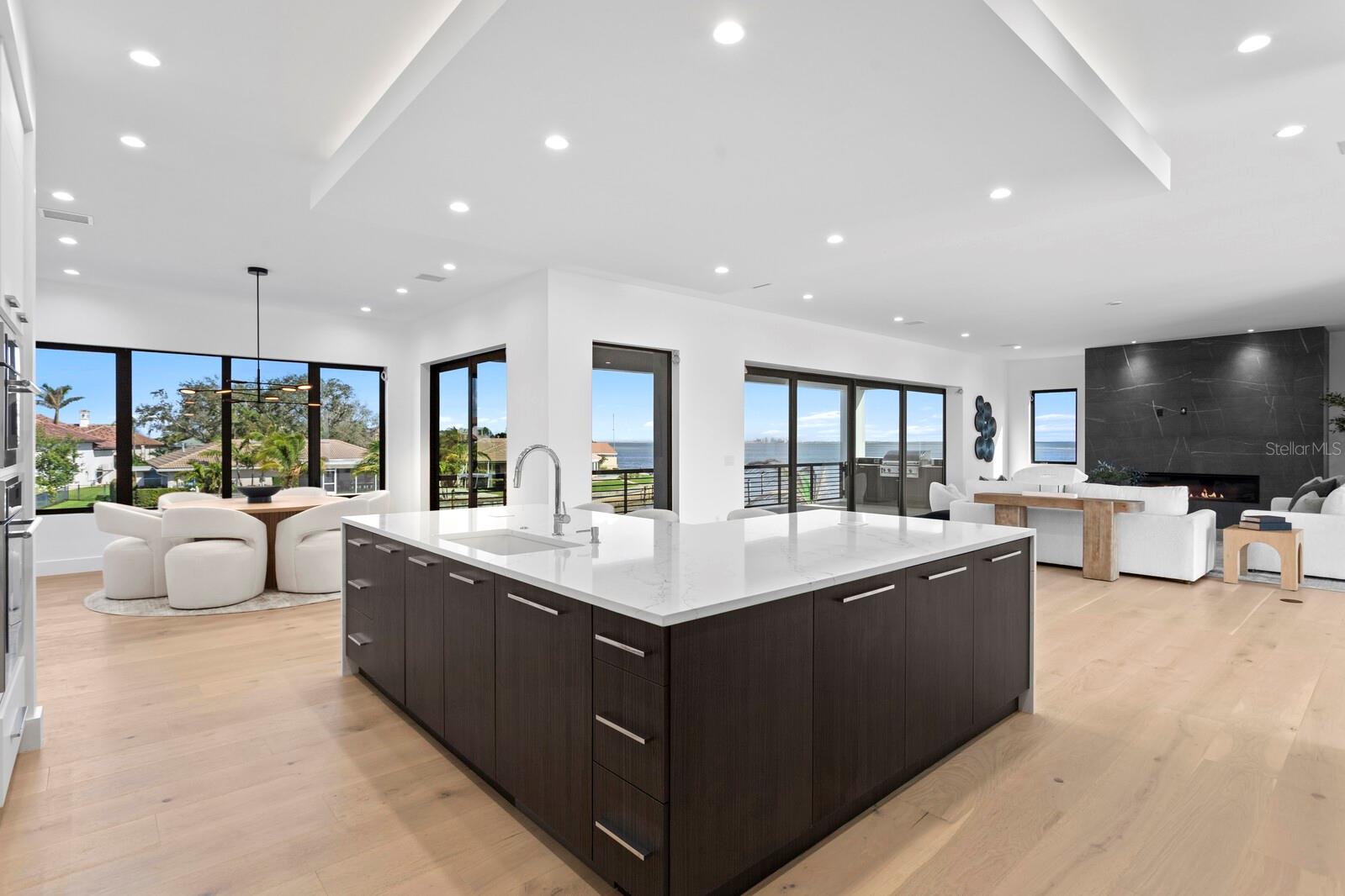 2081 MICHIGAN Ave ST PETERSBURG, FL 33703