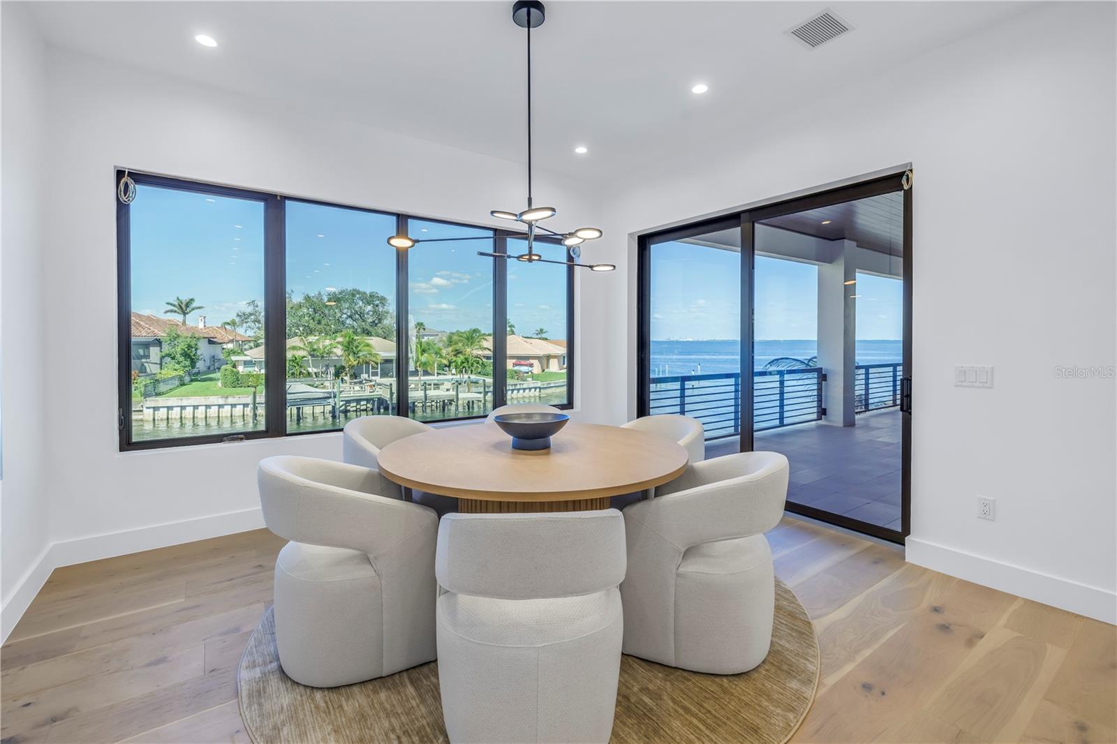 2081 MICHIGAN Ave ST PETERSBURG, FL 33703