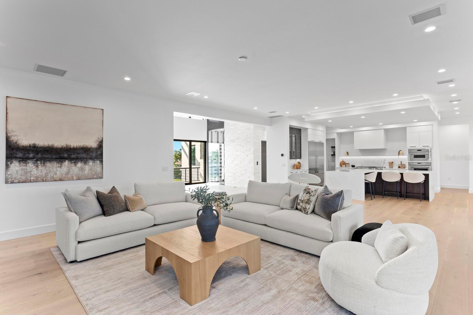 2081 MICHIGAN Ave ST PETERSBURG, FL 33703