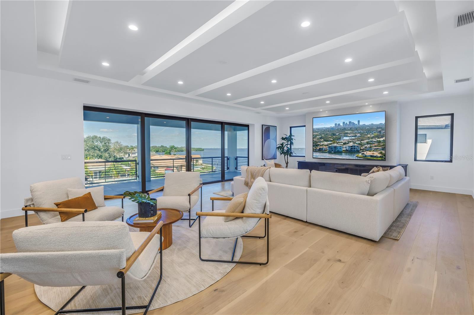 2081 MICHIGAN Ave ST PETERSBURG, FL 33703