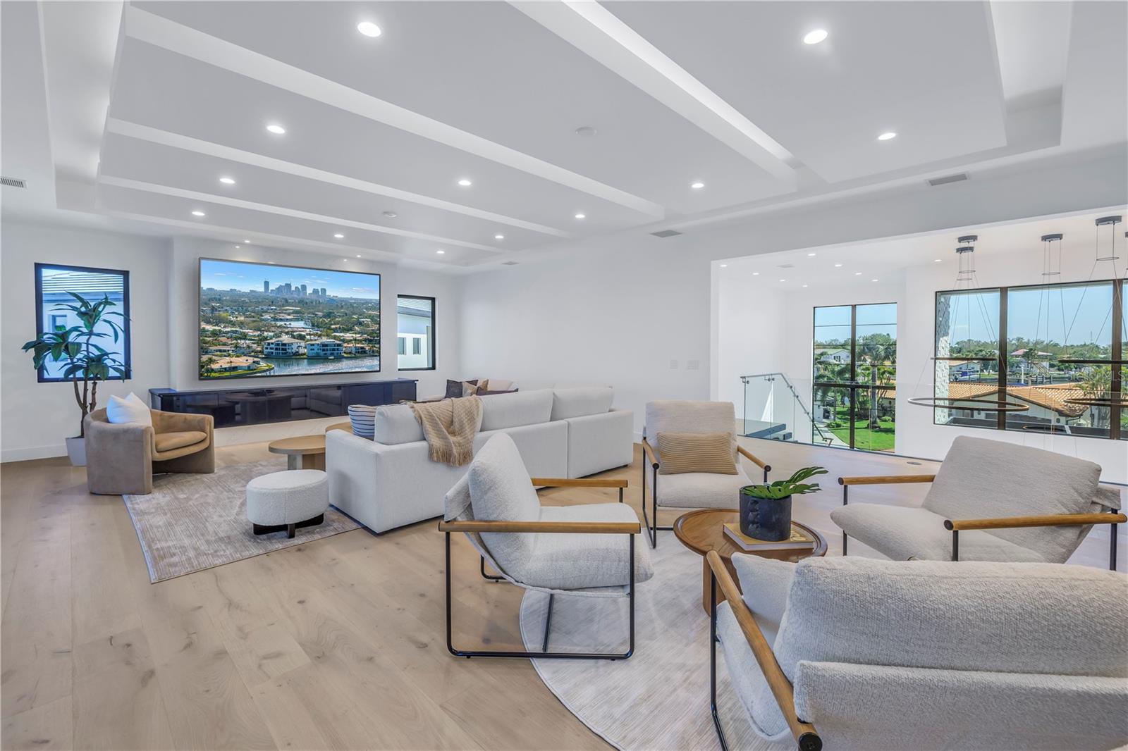 2081 MICHIGAN Ave ST PETERSBURG, FL 33703