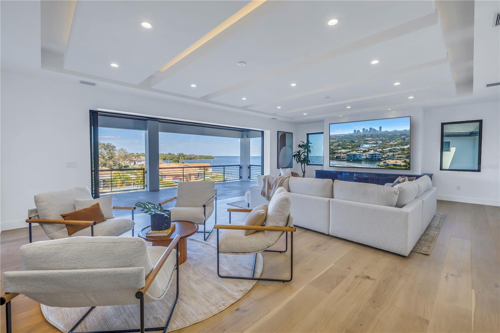 2081 MICHIGAN Ave ST PETERSBURG, FL 33703