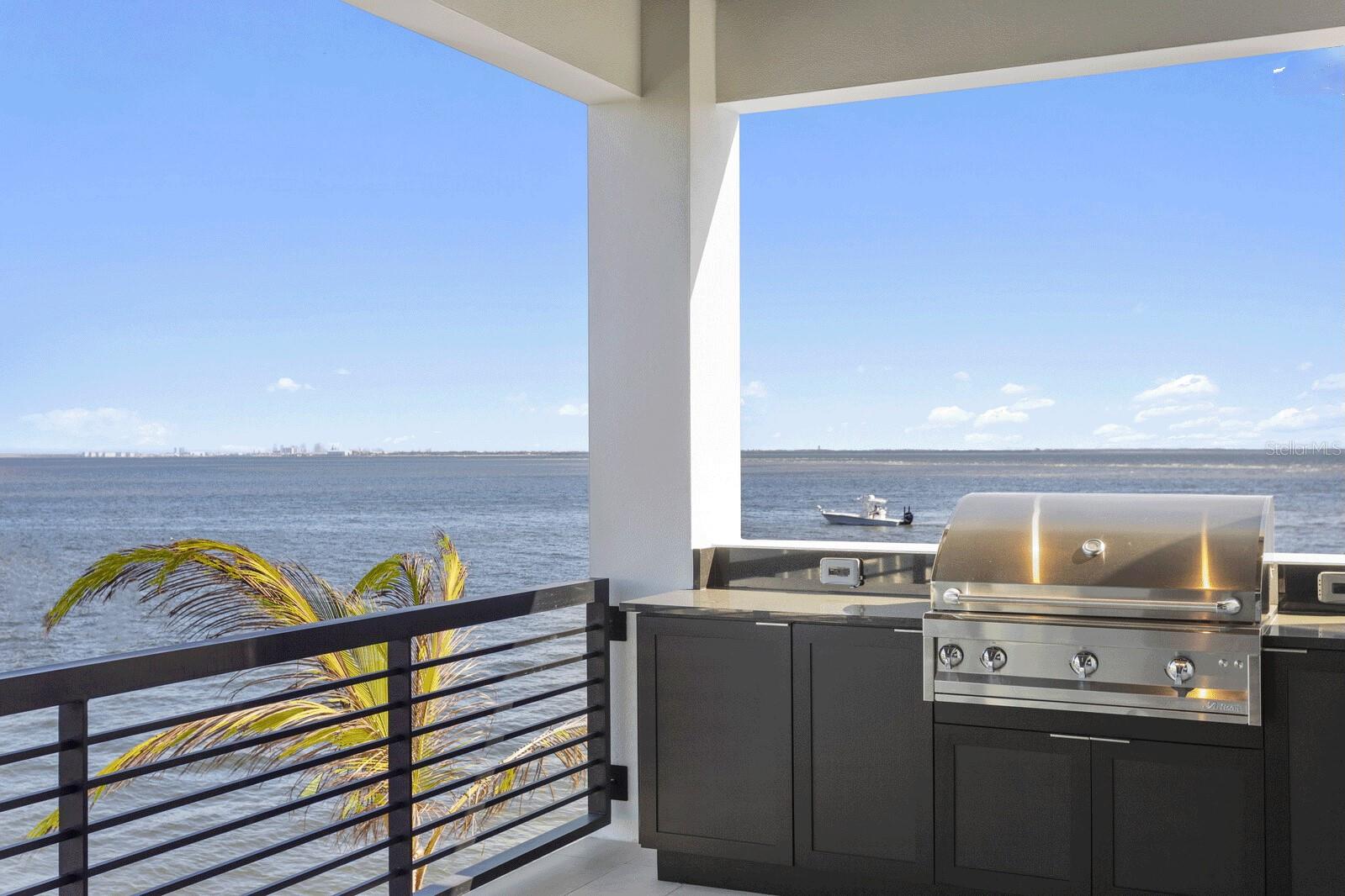 2081 MICHIGAN Ave ST PETERSBURG, FL 33703