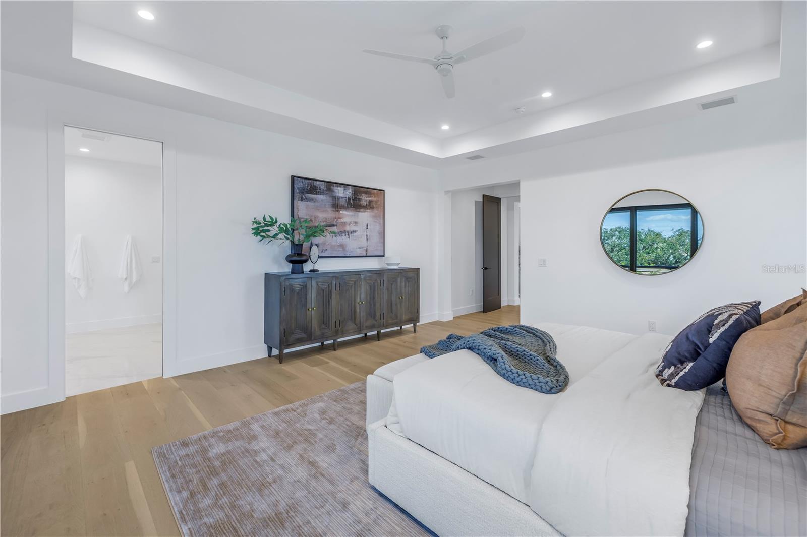 2081 MICHIGAN Ave ST PETERSBURG, FL 33703