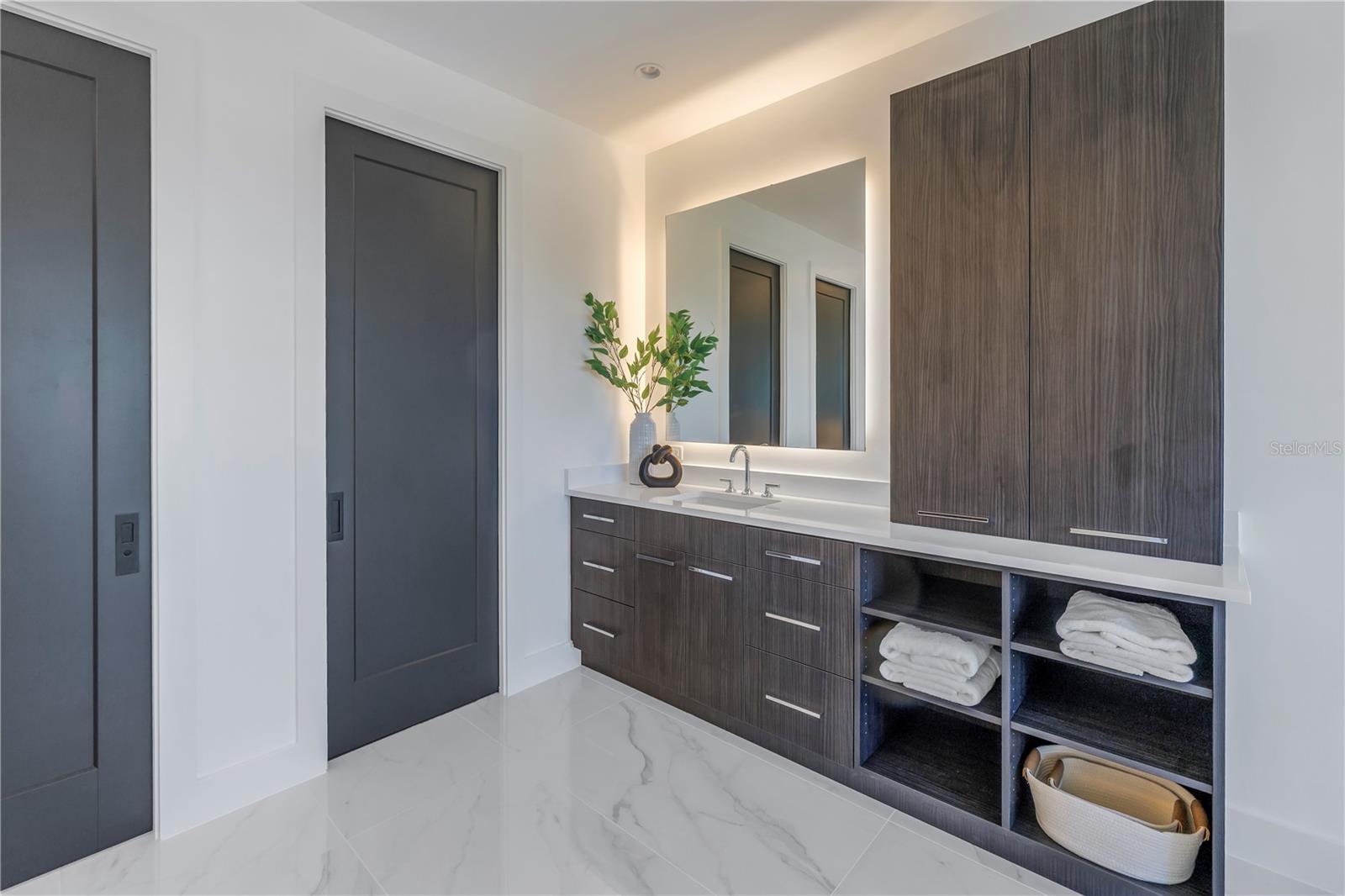 2081 MICHIGAN Ave ST PETERSBURG, FL 33703