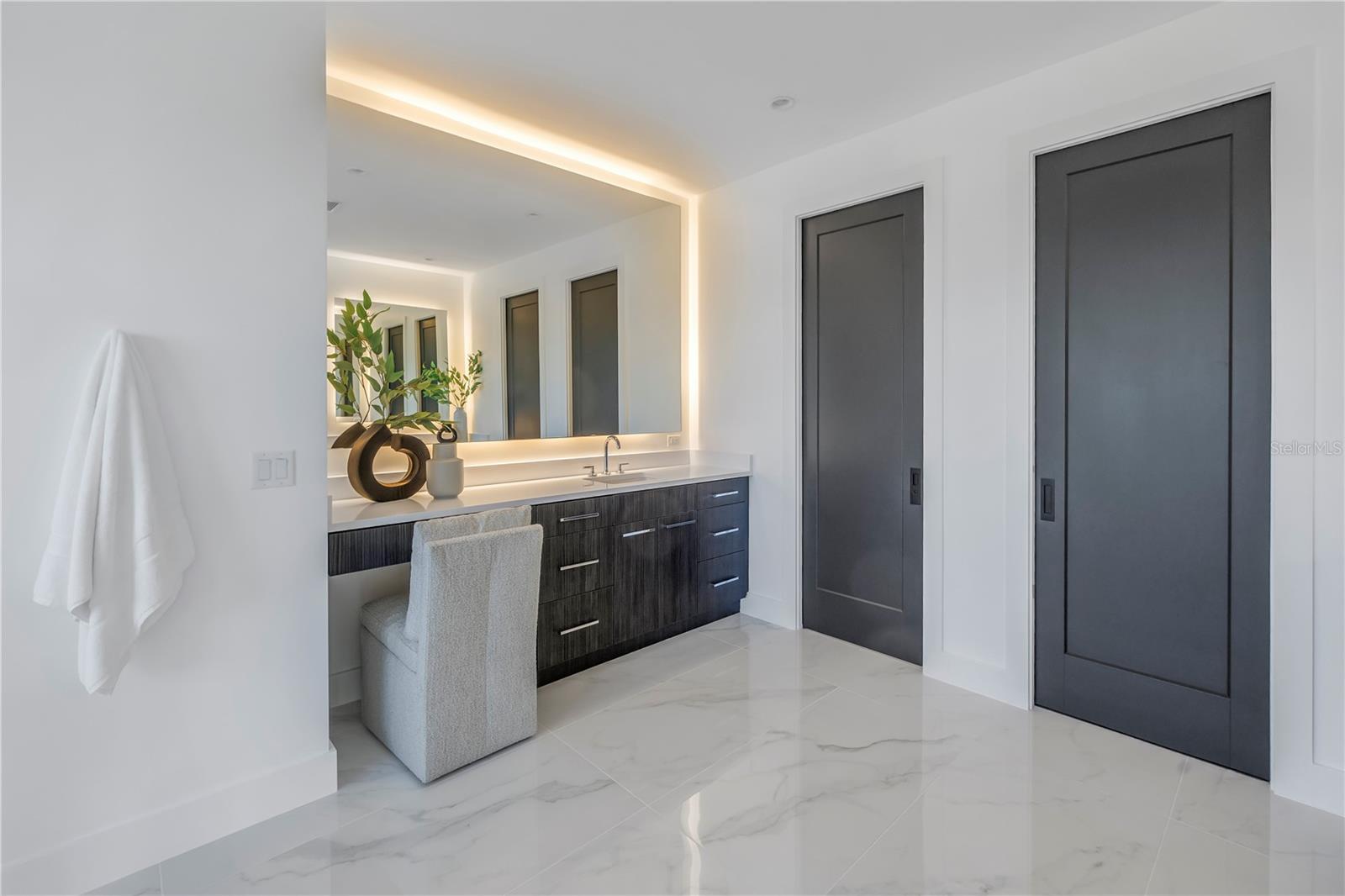 2081 MICHIGAN Ave ST PETERSBURG, FL 33703