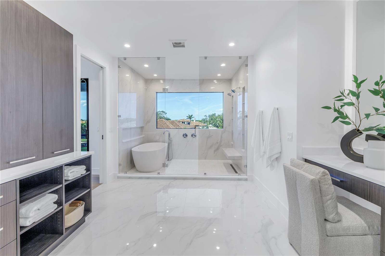 2081 MICHIGAN Ave ST PETERSBURG, FL 33703