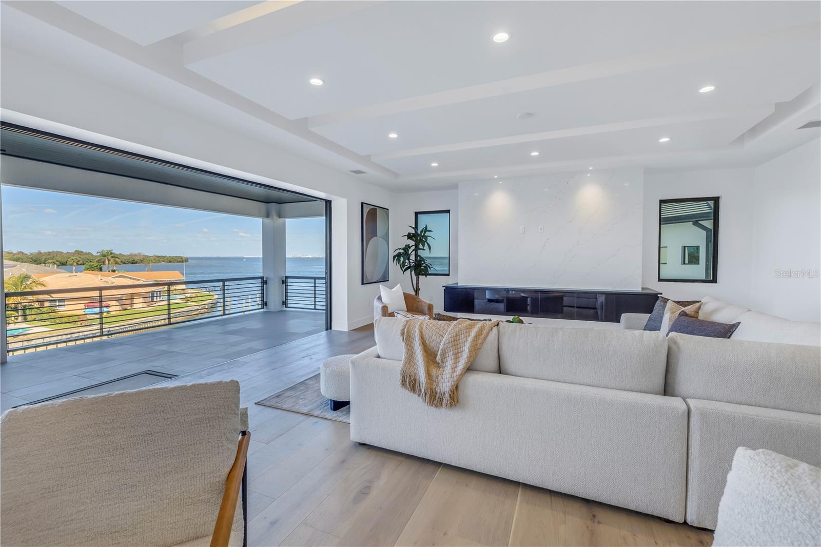 2081 MICHIGAN Ave ST PETERSBURG, FL 33703