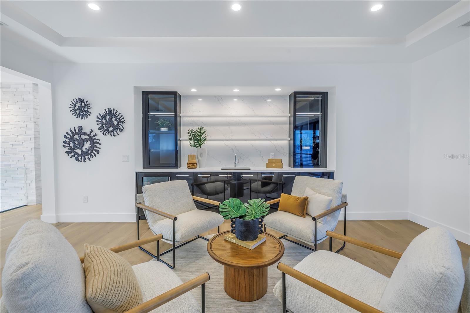 2081 MICHIGAN Ave ST PETERSBURG, FL 33703