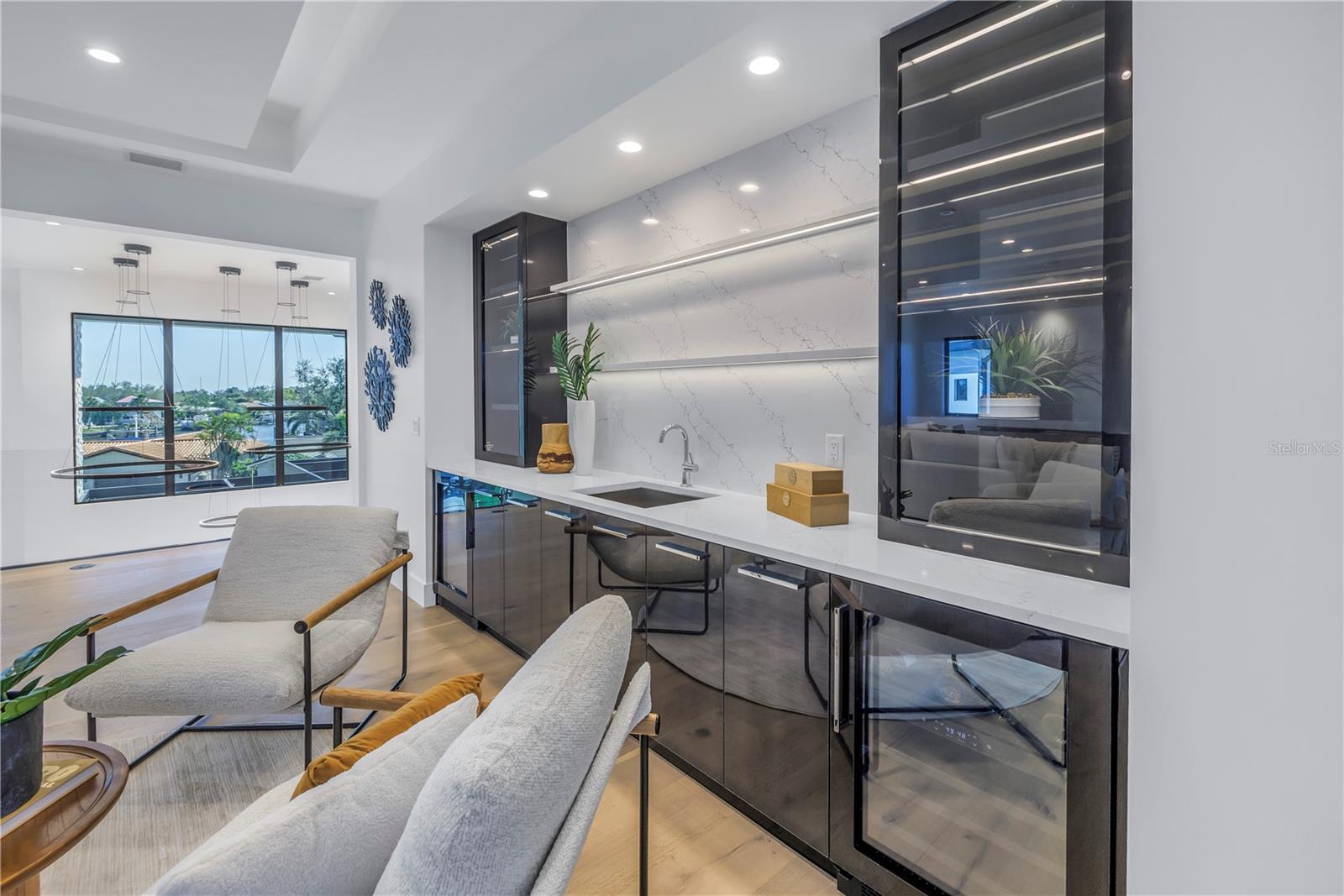 2081 MICHIGAN Ave ST PETERSBURG, FL 33703