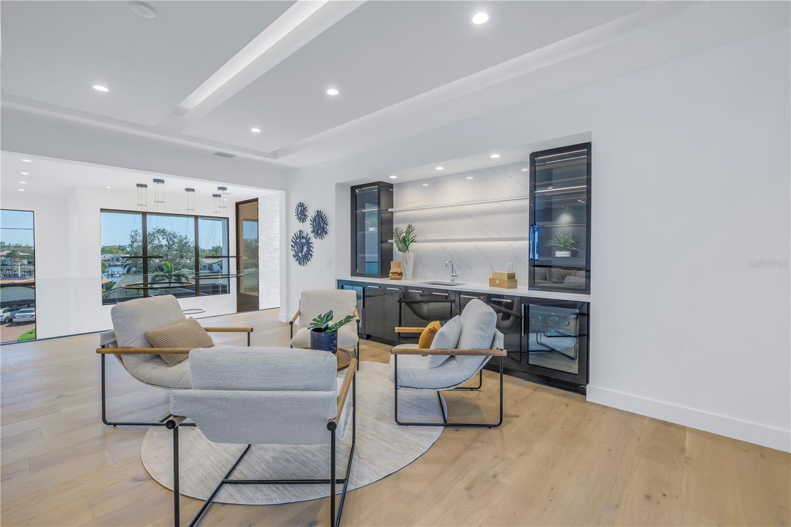 2081 MICHIGAN Ave ST PETERSBURG, FL 33703