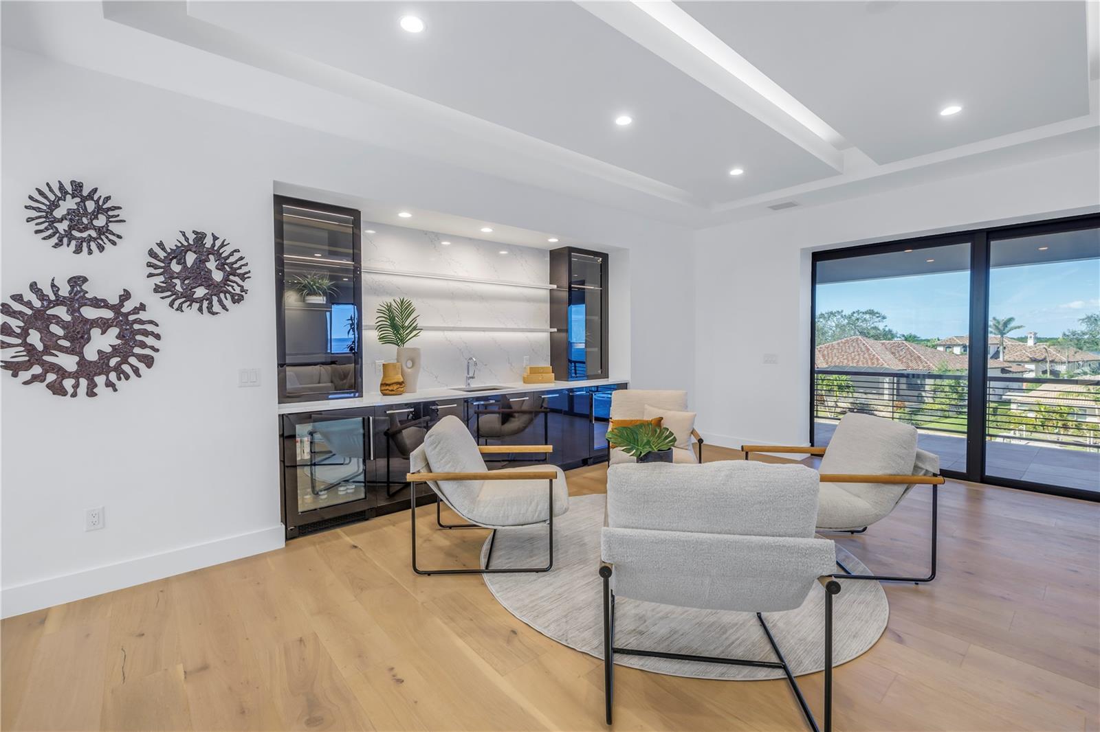 2081 MICHIGAN Ave ST PETERSBURG, FL 33703