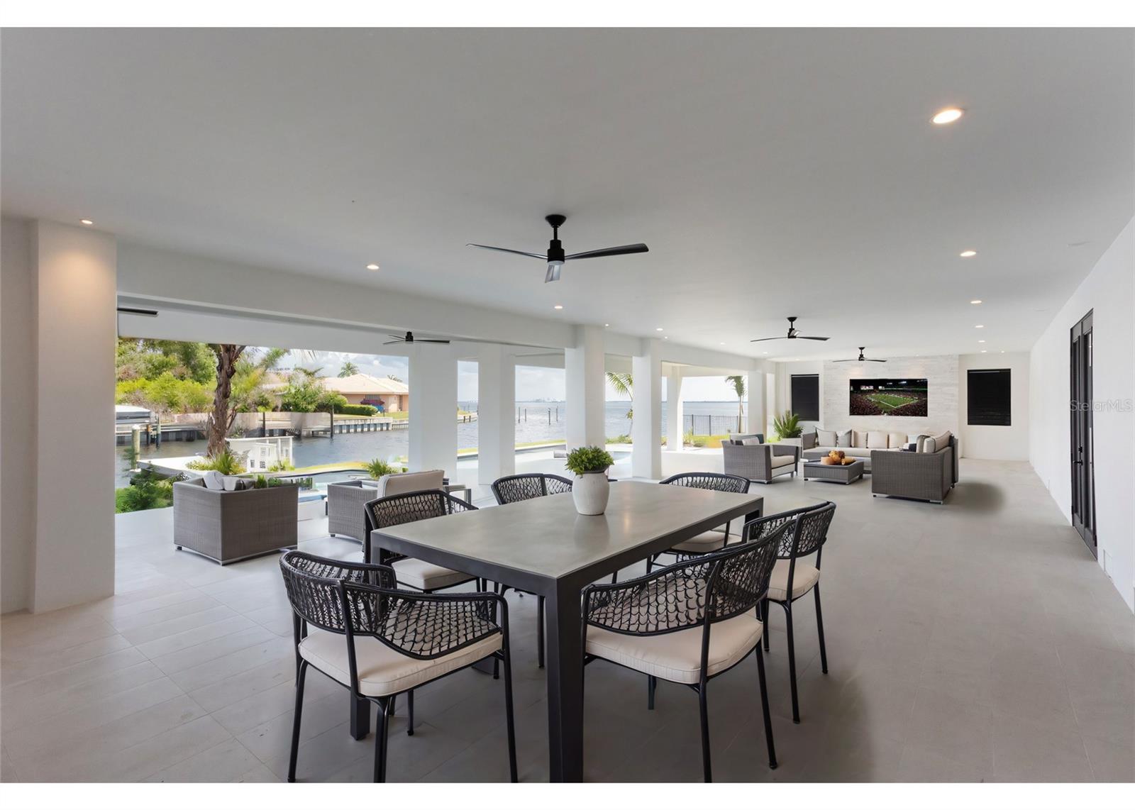 2081 MICHIGAN Ave ST PETERSBURG, FL 33703