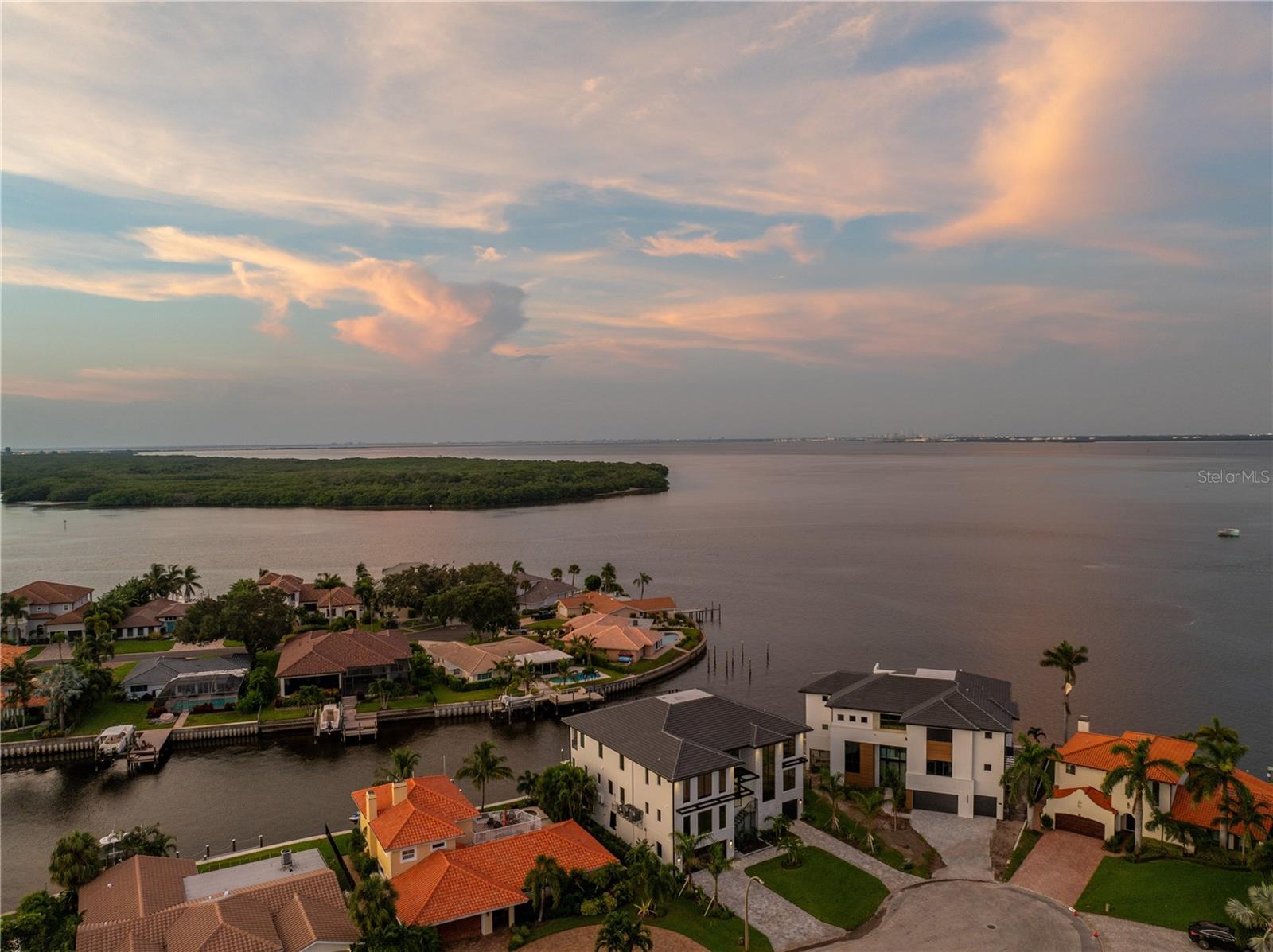 2081 MICHIGAN Ave ST PETERSBURG, FL 33703