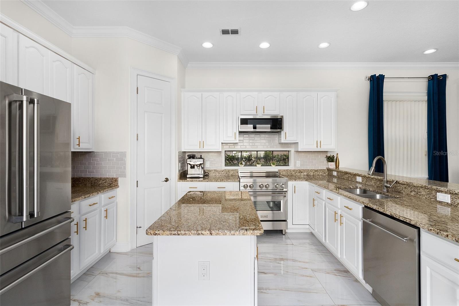 7406 OCONEE St REUNION, FL 34747