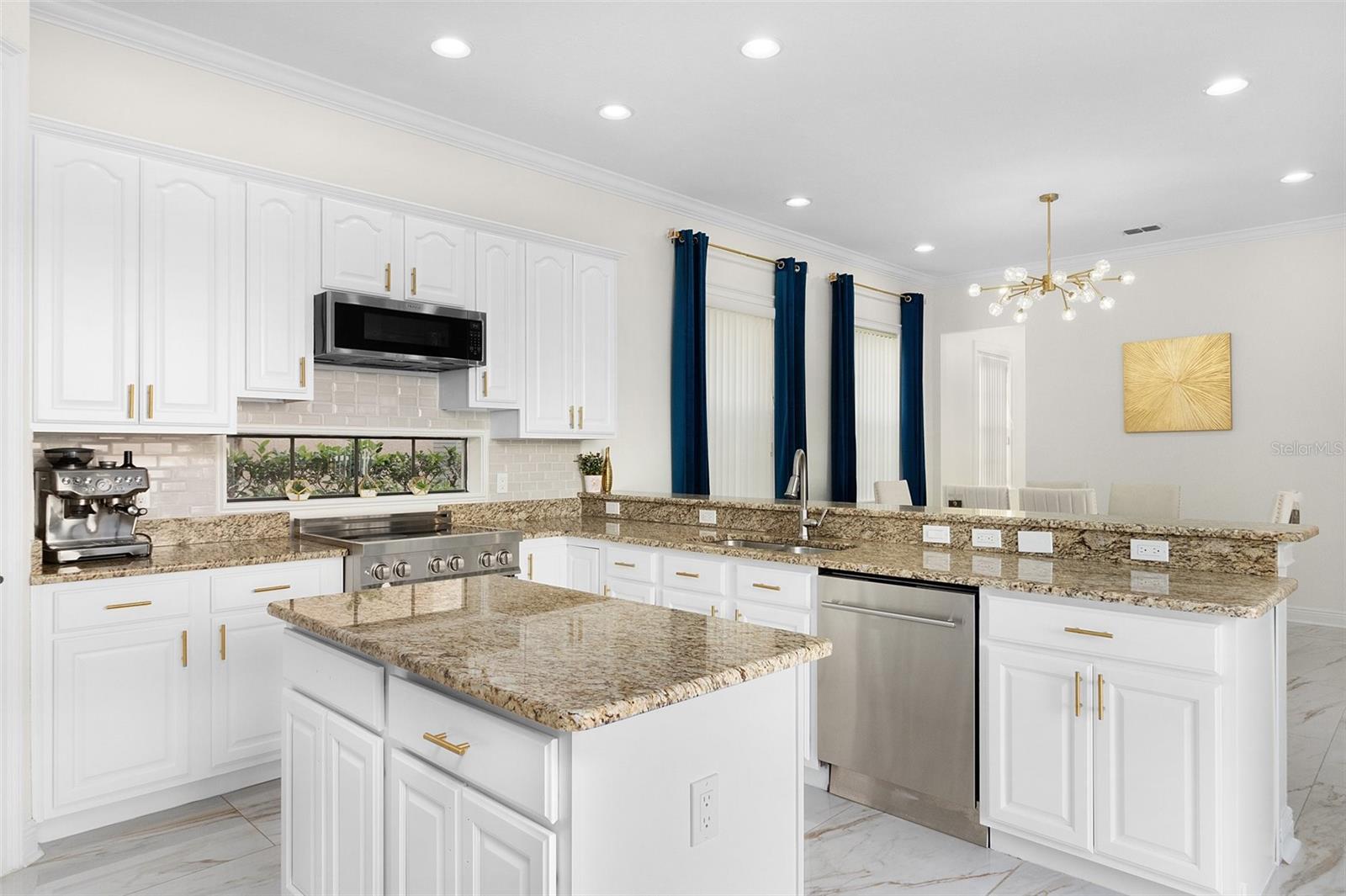 7406 OCONEE St REUNION, FL 34747