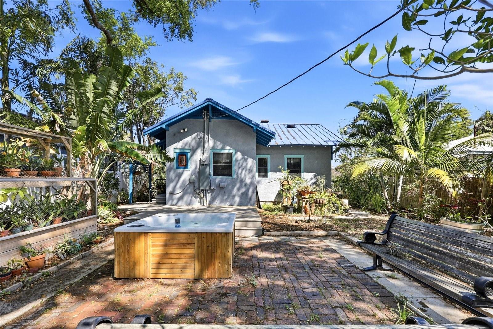 1024 23RD Ave ST PETERSBURG, FL 33704