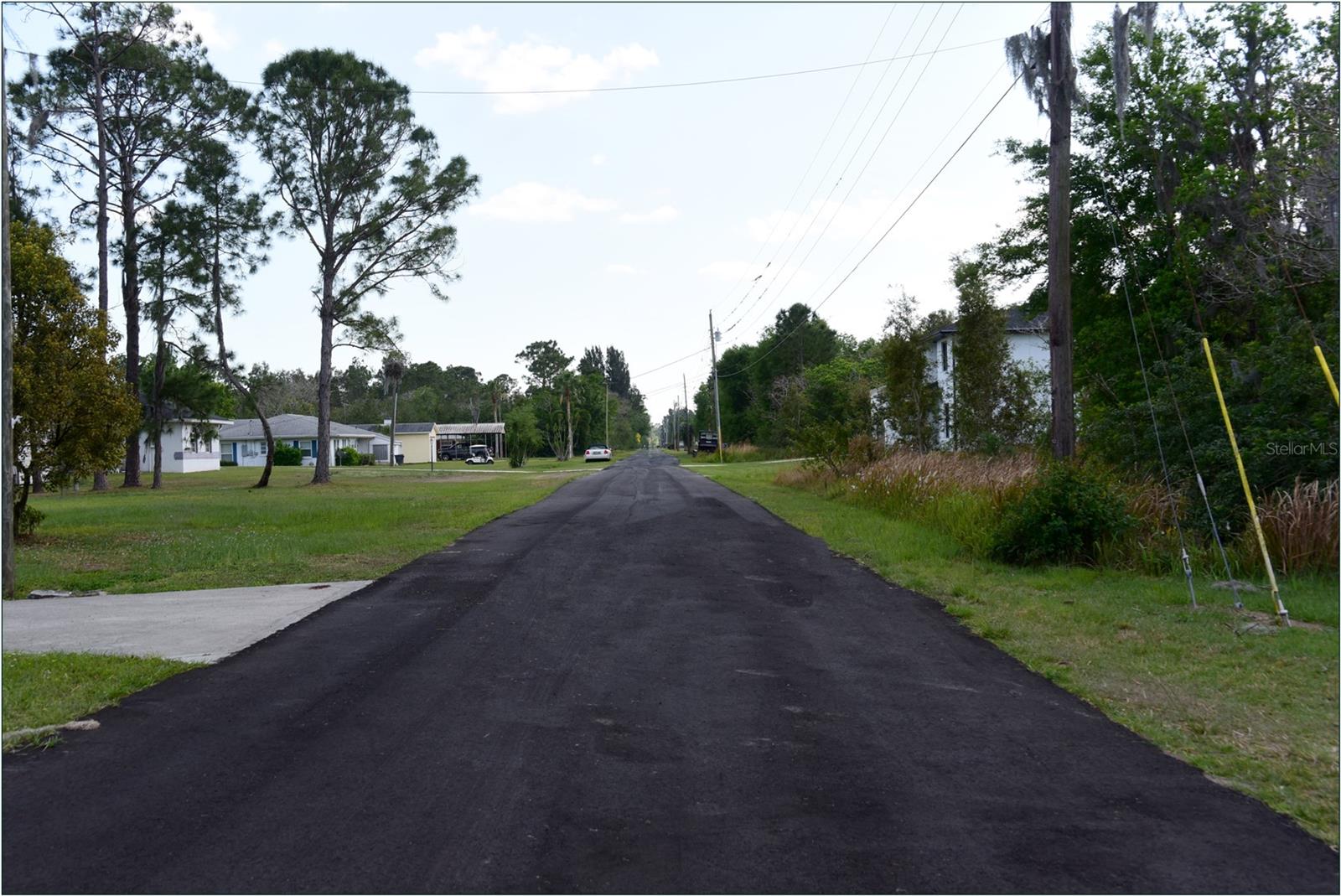 27 LANTANA Dr INDIAN LAKE ESTATES, FL 33855