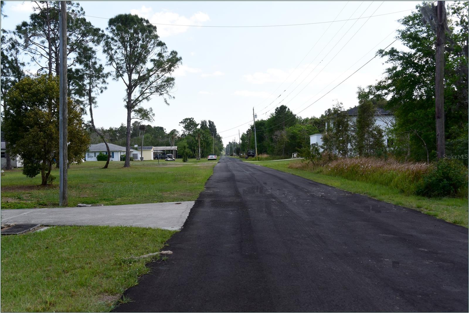 27 LANTANA Dr INDIAN LAKE ESTATES, FL 33855